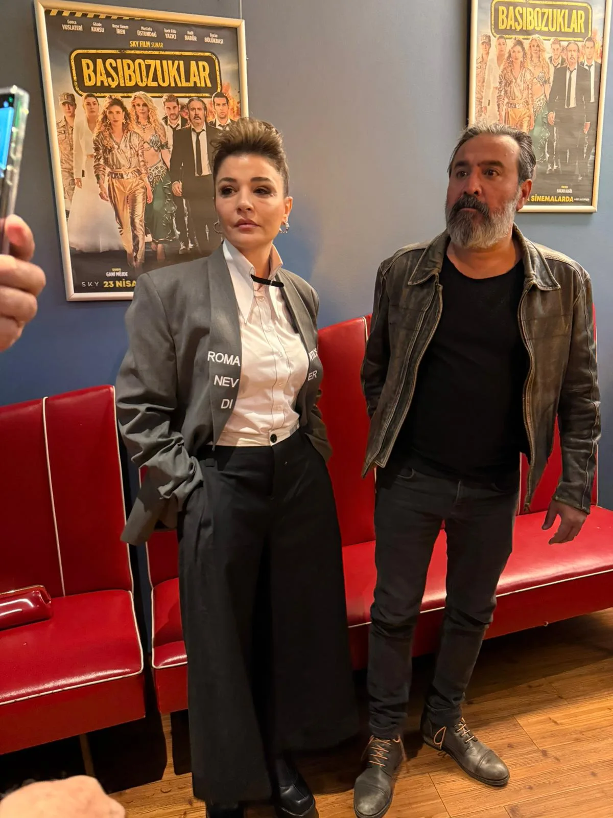 “Başıbozuklar” Berlin’de Gala Yaptı: Kahkaha Dolu Geceye Yoğun İlgi