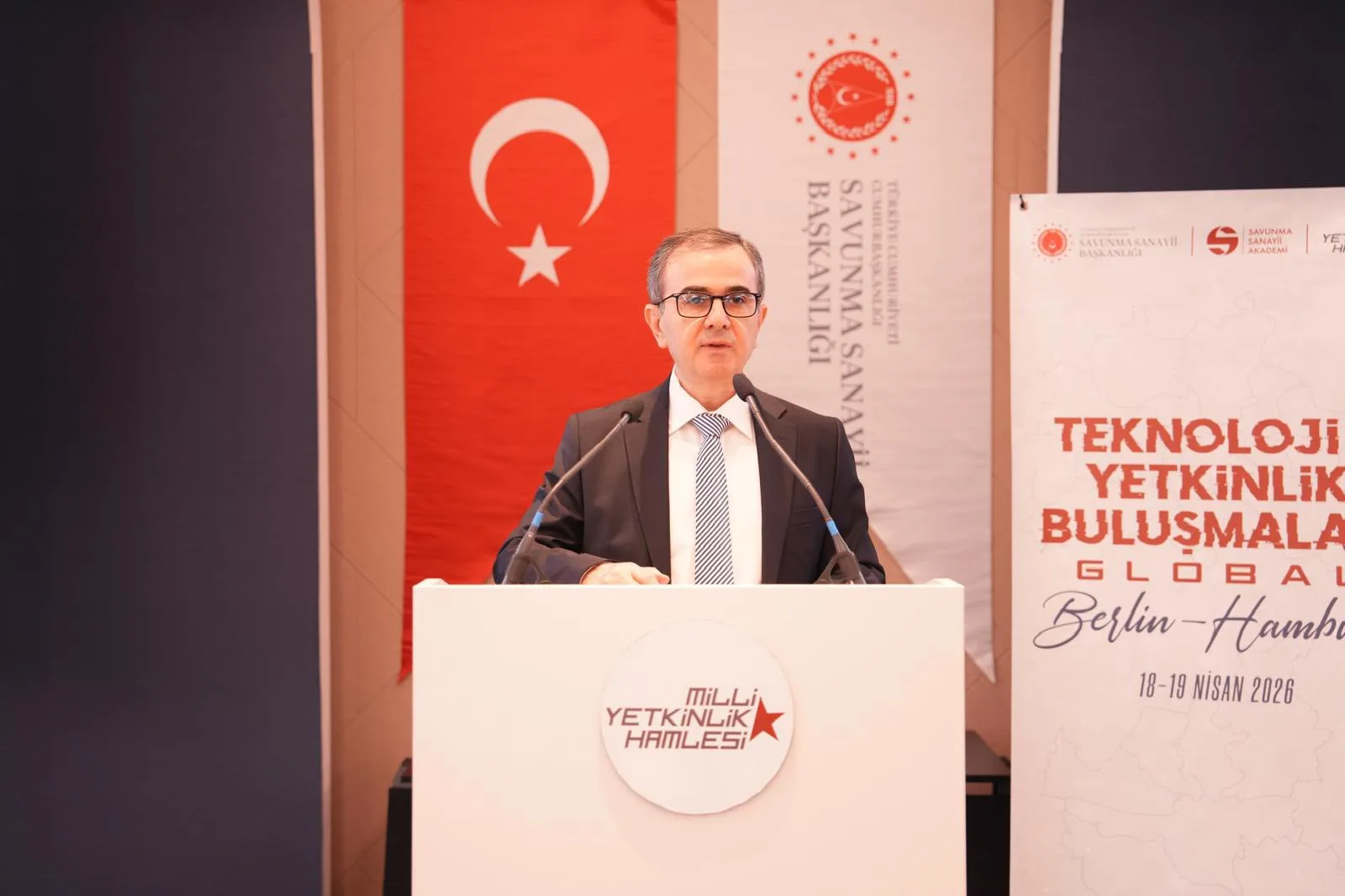 Türk Savunma Devleri Hamburg’da Sahnedeydi