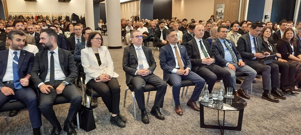 Türk Savunma Devleri Hamburg’da Sahnedeydi