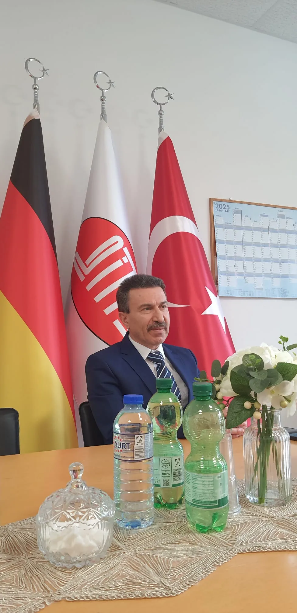 Regensburg’da Minareli Turkuaz Camii İbadete Açılıyor