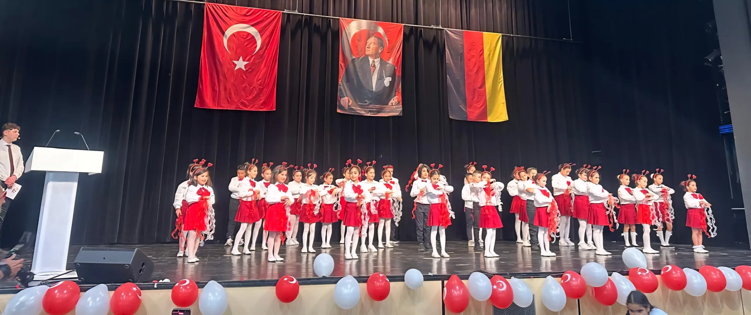 Fürth’te 23 Nisan Coşkusu Stadthalle’yi Doldurdu