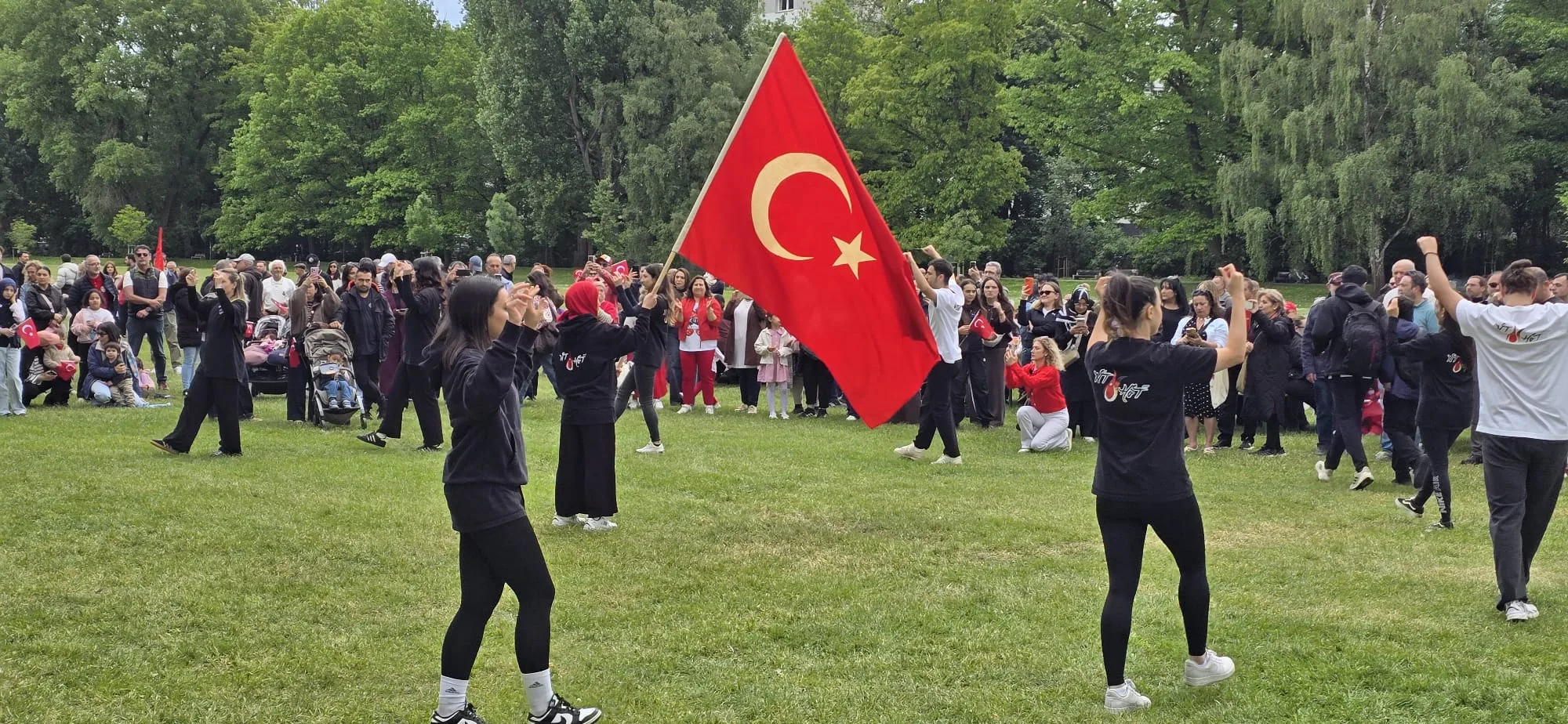 Başkonsolos Cebeci: “Türkiye Cumhuriyeti Siz Gençlere Emanet”