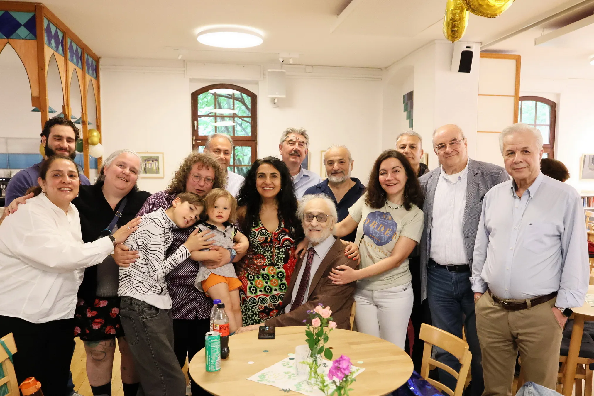 Berlin’de Safter Çınar’a Duygu Dolu 80. Yaş Günü Sürprizi