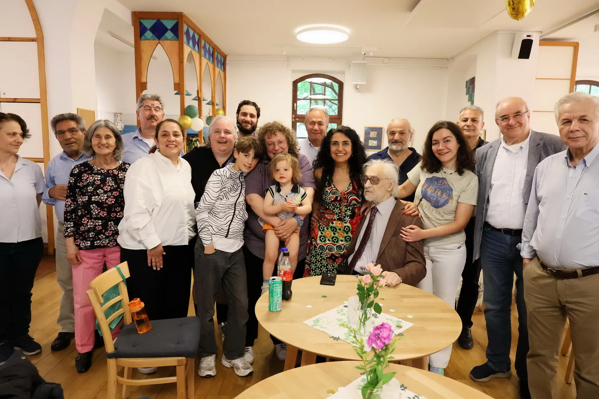 Berlin’de Safter Çınar’a Duygu Dolu 80. Yaş Günü Sürprizi