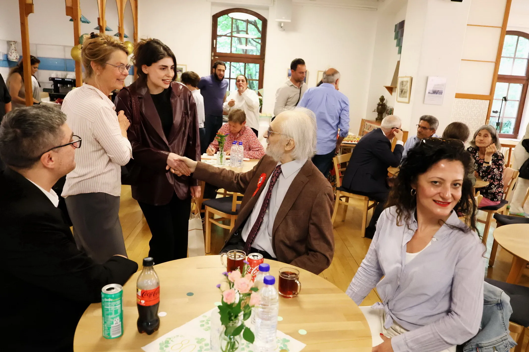 Berlin’de Safter Çınar’a Duygu Dolu 80. Yaş Günü Sürprizi