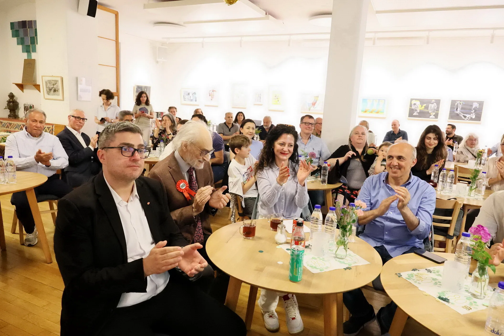 Berlin’de Safter Çınar’a Duygu Dolu 80. Yaş Günü Sürprizi