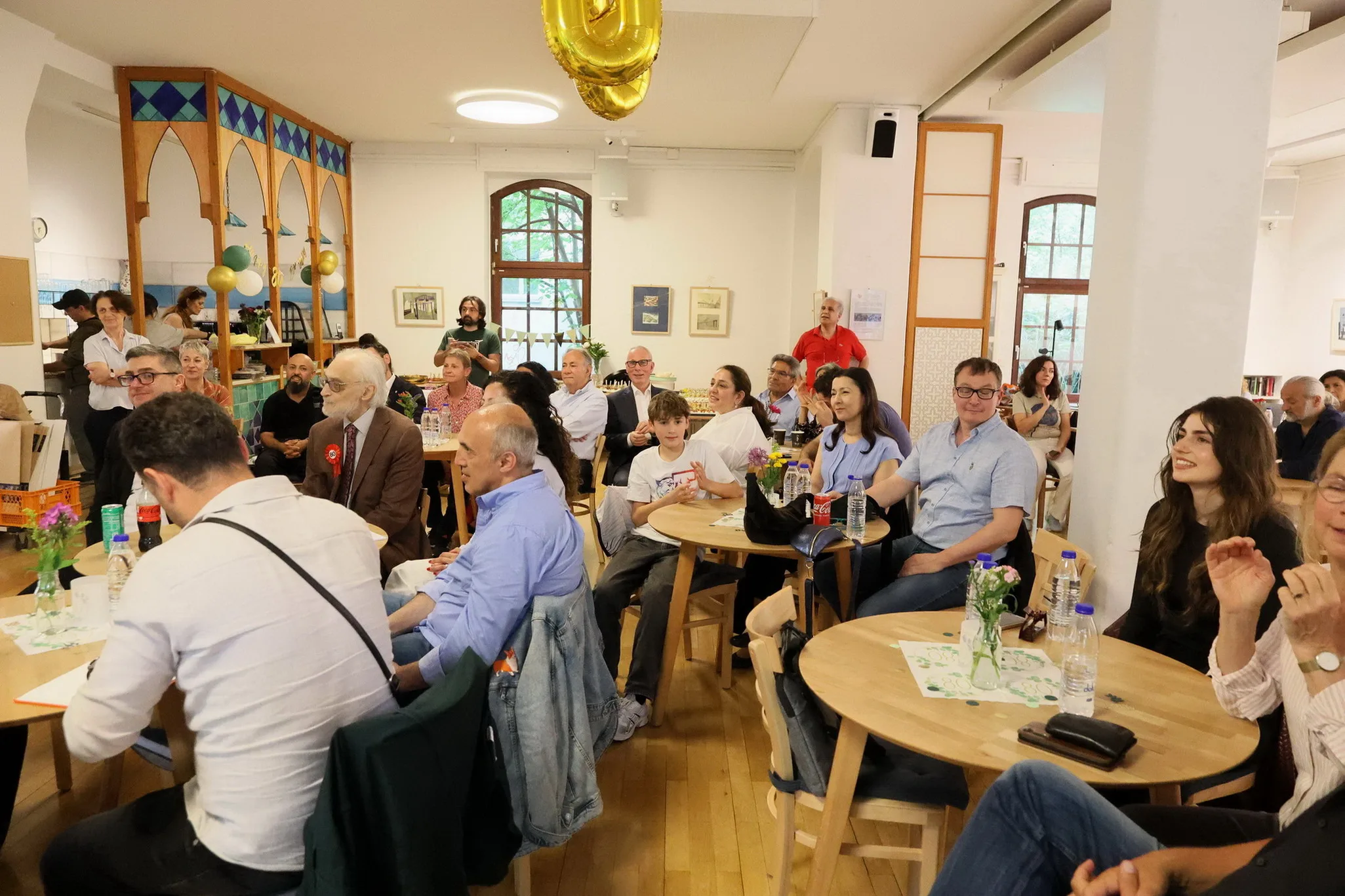 Berlin’de Safter Çınar’a Duygu Dolu 80. Yaş Günü Sürprizi