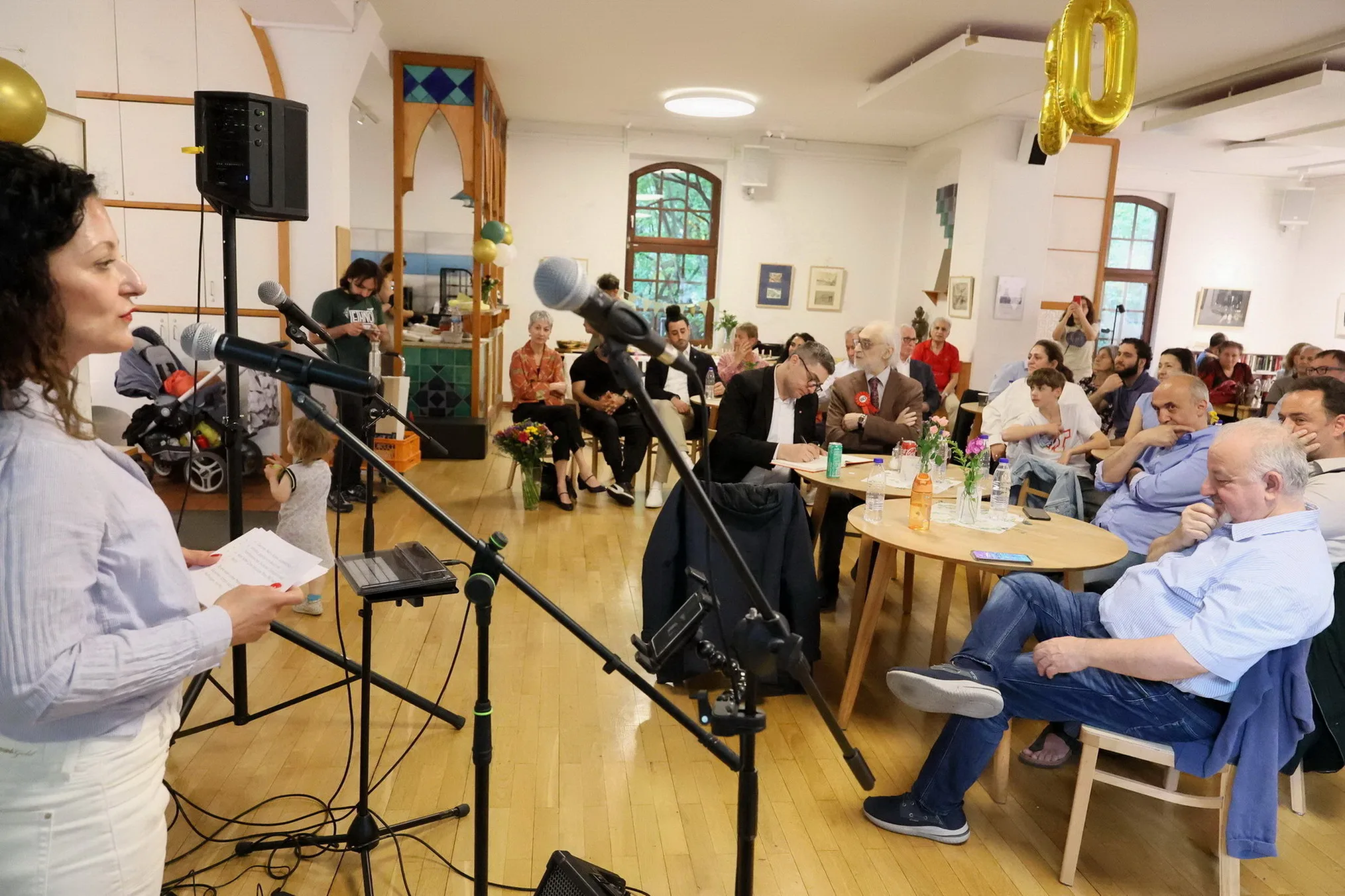 Berlin’de Safter Çınar’a Duygu Dolu 80. Yaş Günü Sürprizi