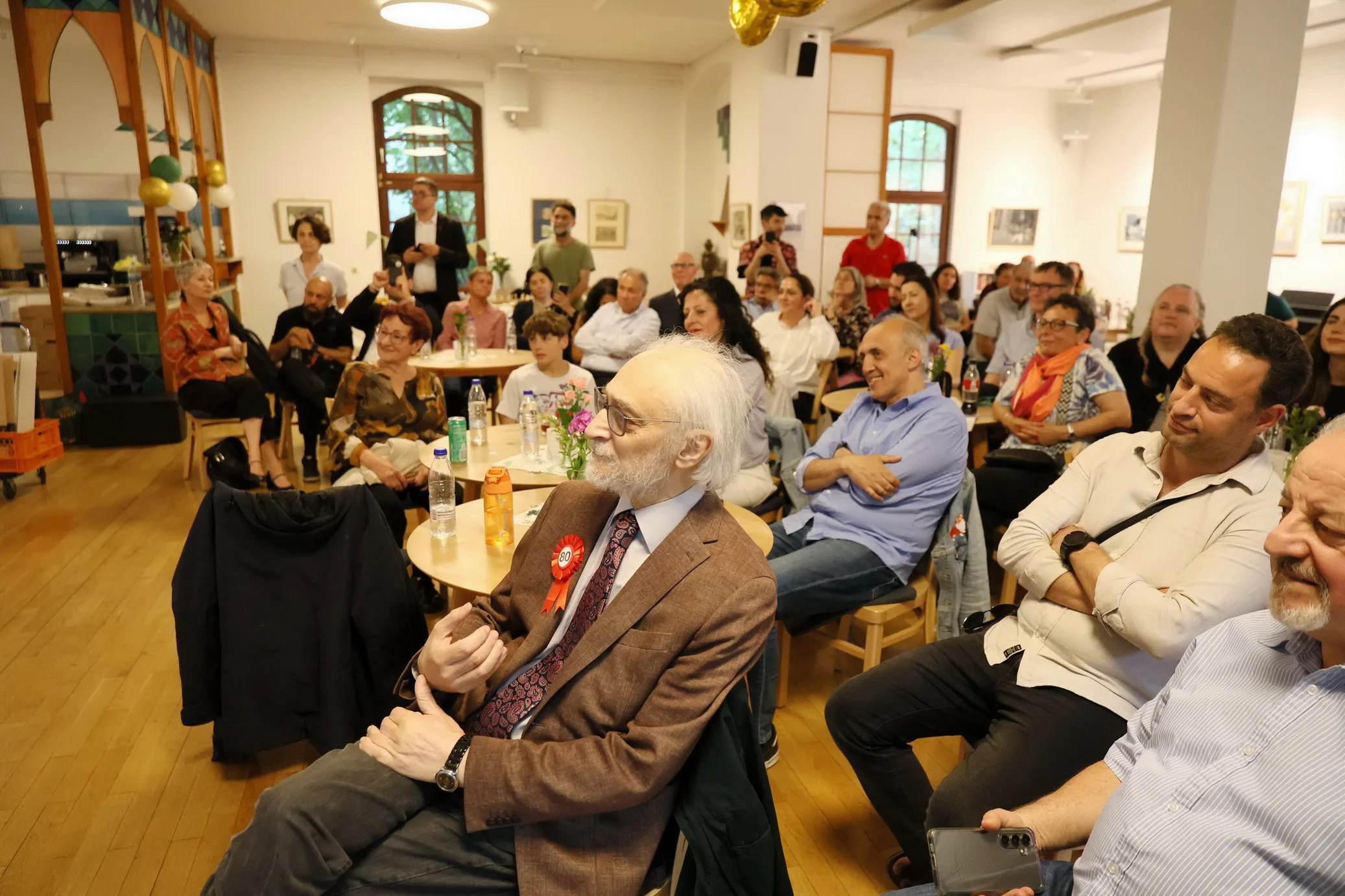 Berlin’de Safter Çınar’a Duygu Dolu 80. Yaş Günü Sürprizi