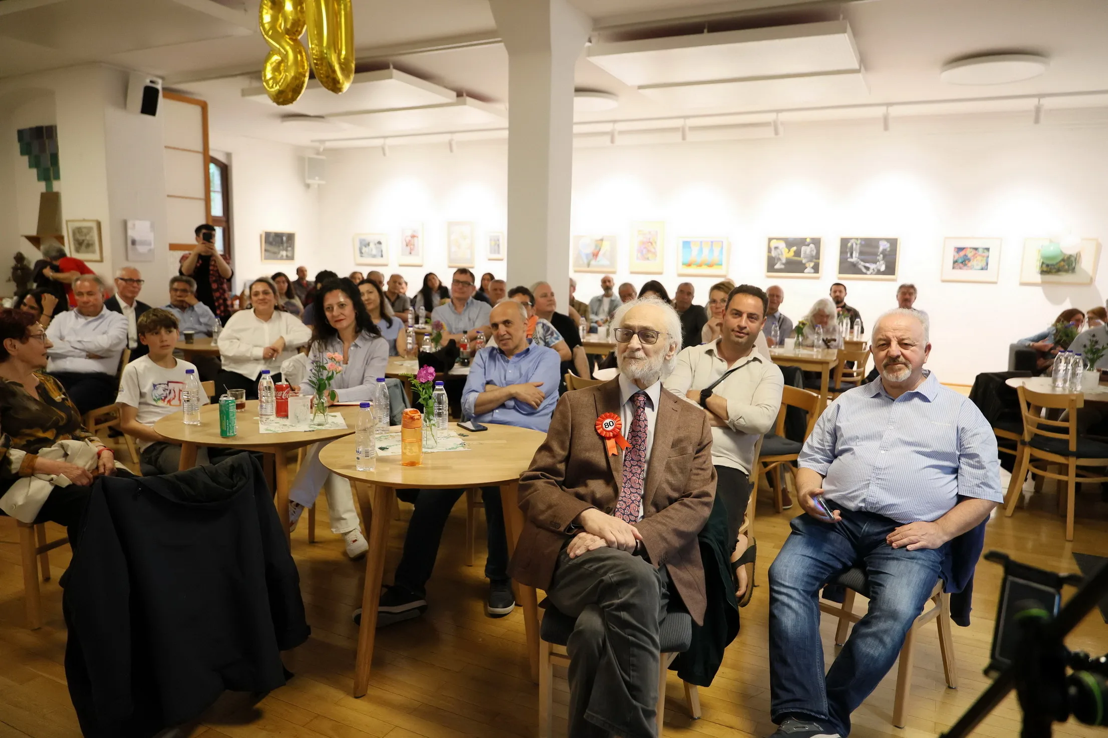 Berlin’de Safter Çınar’a Duygu Dolu 80. Yaş Günü Sürprizi
