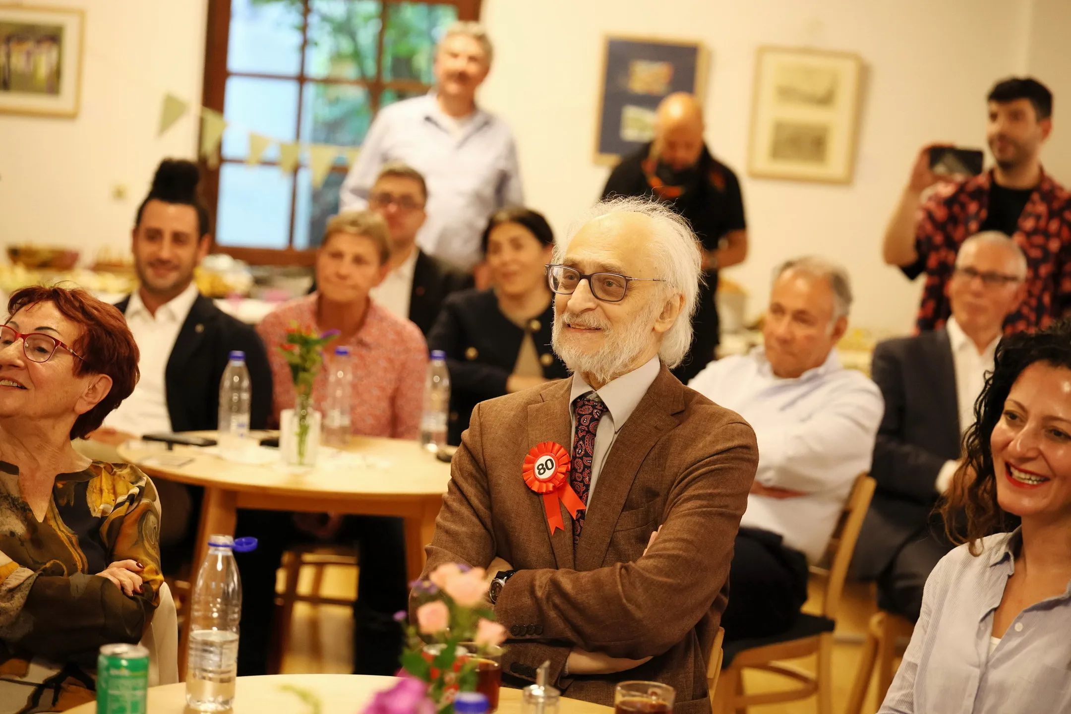 Berlin’de Safter Çınar’a Duygu Dolu 80. Yaş Günü Sürprizi