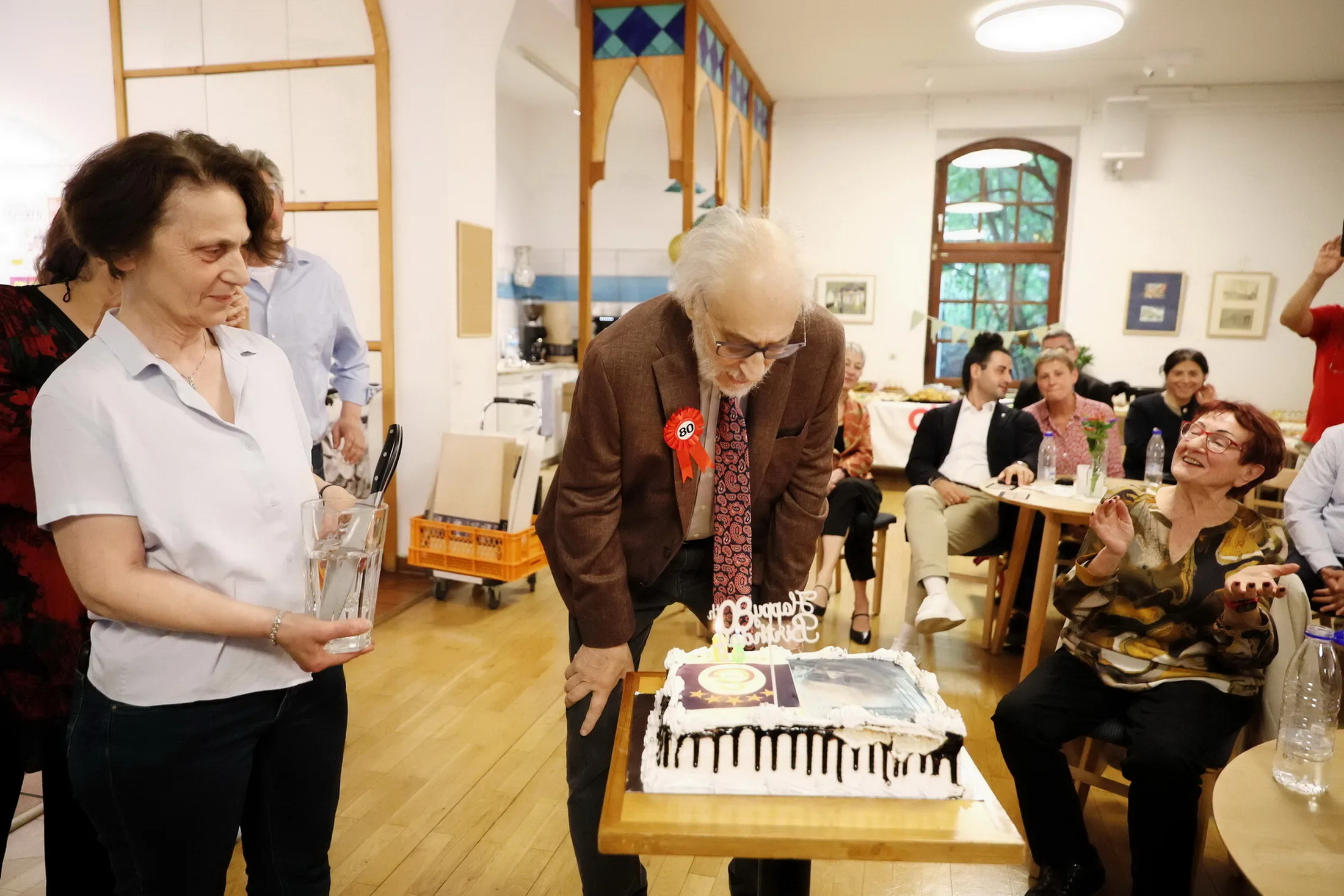 Berlin’de Safter Çınar’a Duygu Dolu 80. Yaş Günü Sürprizi