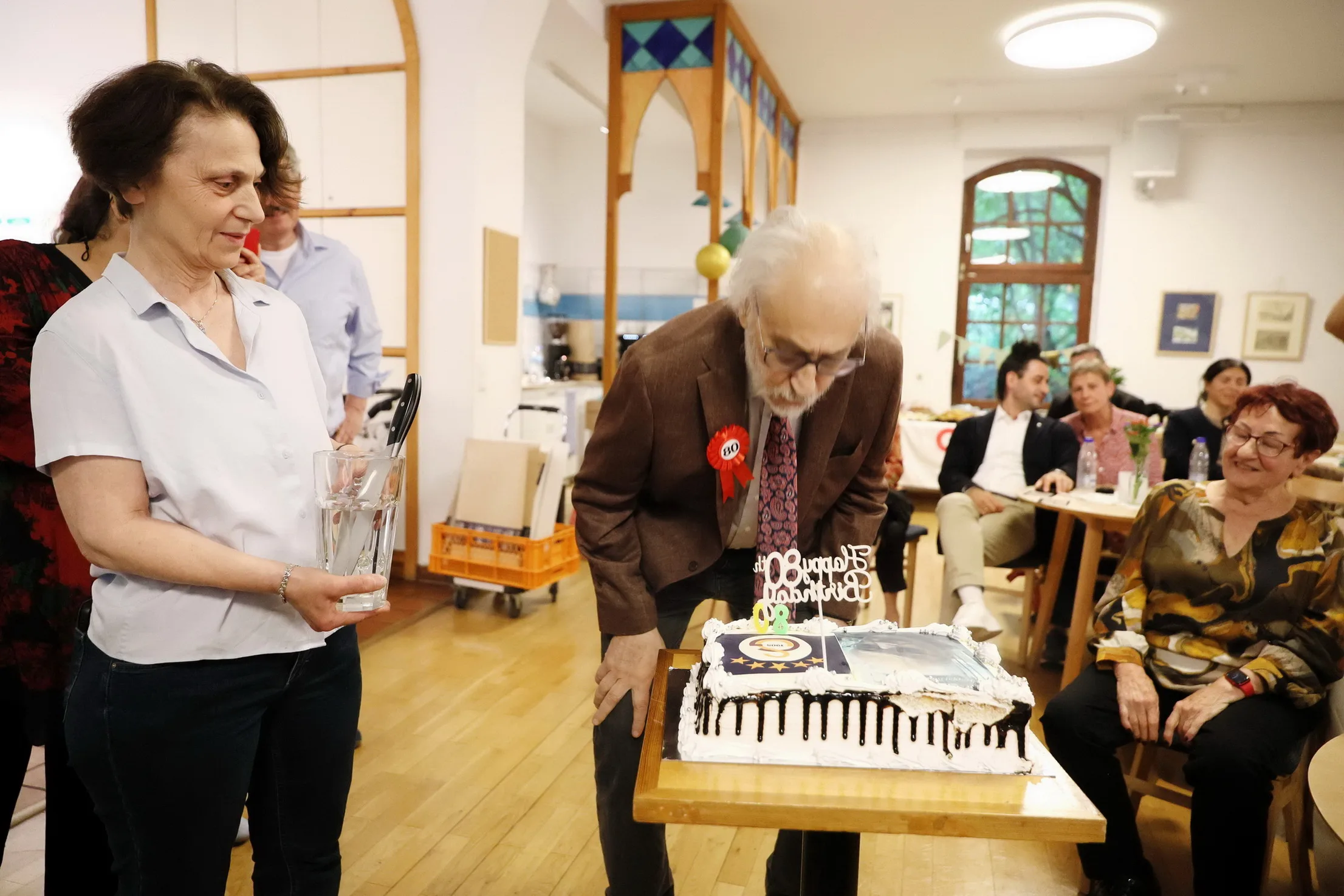 Berlin’de Safter Çınar’a Duygu Dolu 80. Yaş Günü Sürprizi