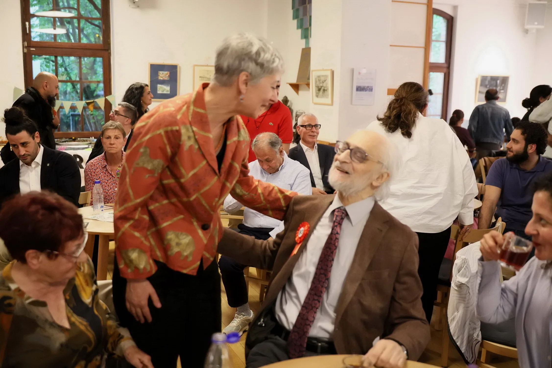 Berlin’de Safter Çınar’a Duygu Dolu 80. Yaş Günü Sürprizi
