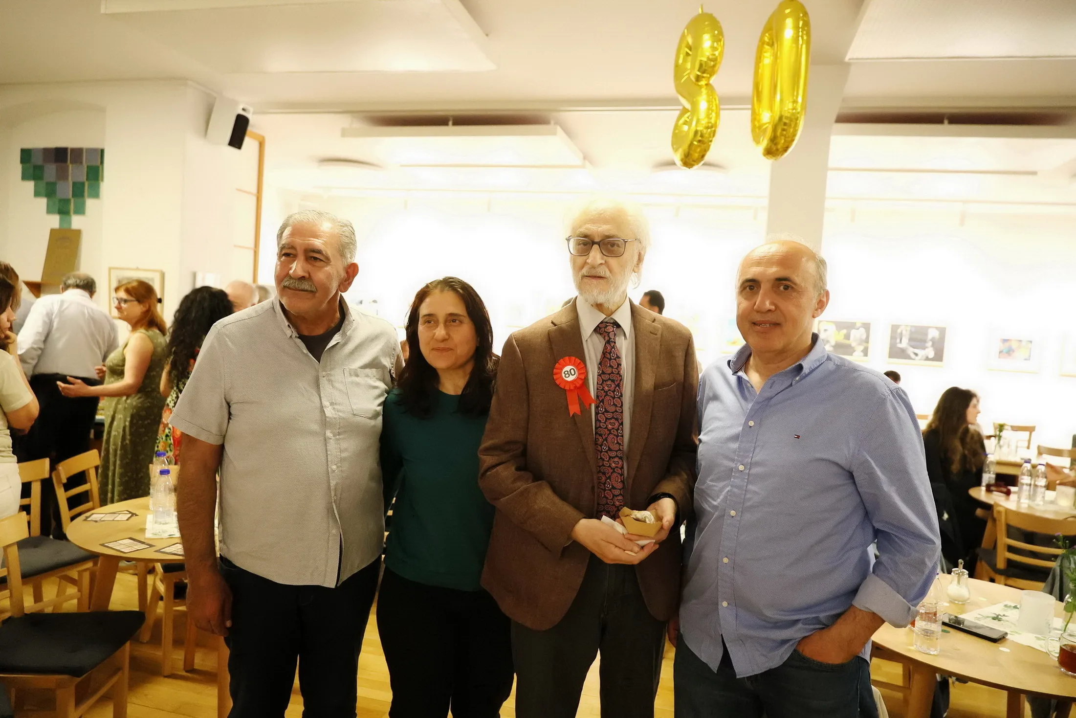 Berlin’de Safter Çınar’a Duygu Dolu 80. Yaş Günü Sürprizi