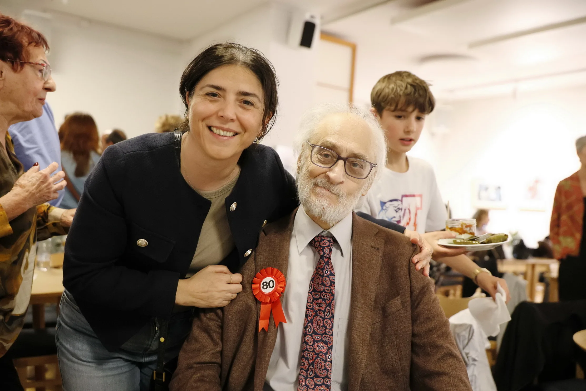 Berlin’de Safter Çınar’a Duygu Dolu 80. Yaş Günü Sürprizi