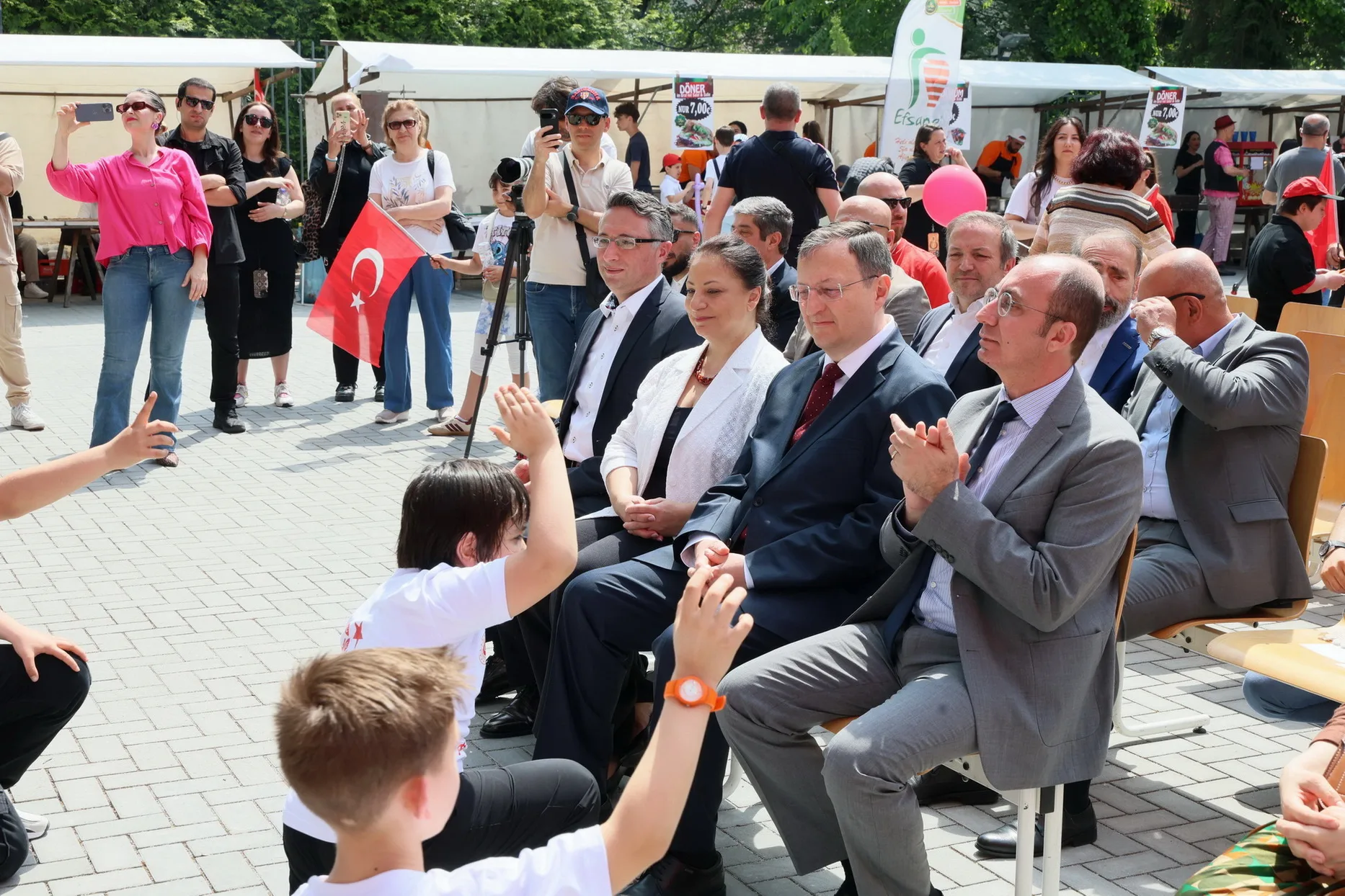 Berlin Başkonsolosluğu’nda 23 Nisan ve 19 Mayıs Coşkusu