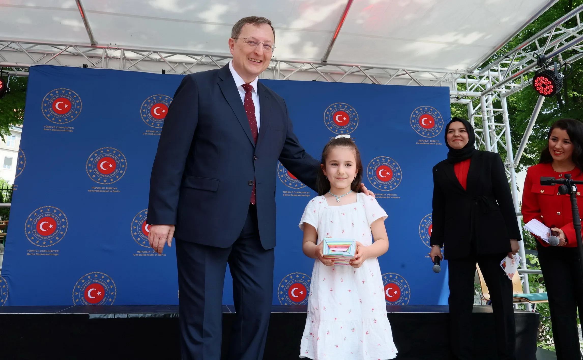 Berlin Başkonsolosluğu’nda 23 Nisan ve 19 Mayıs Coşkusu