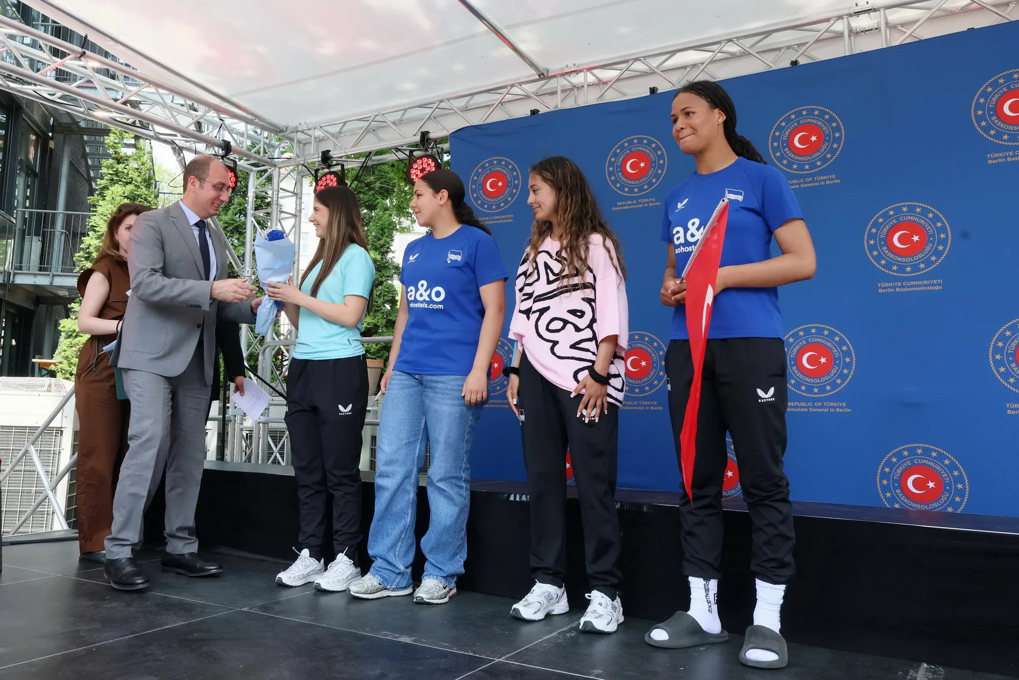 Berlin Başkonsolosluğu’nda 23 Nisan ve 19 Mayıs Coşkusu