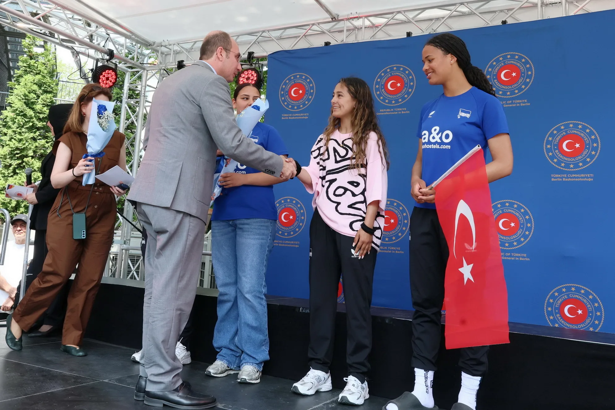 Berlin Başkonsolosluğu’nda 23 Nisan ve 19 Mayıs Coşkusu