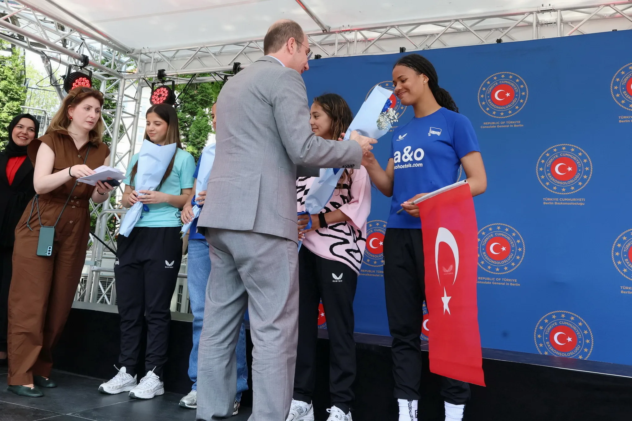 Berlin Başkonsolosluğu’nda 23 Nisan ve 19 Mayıs Coşkusu