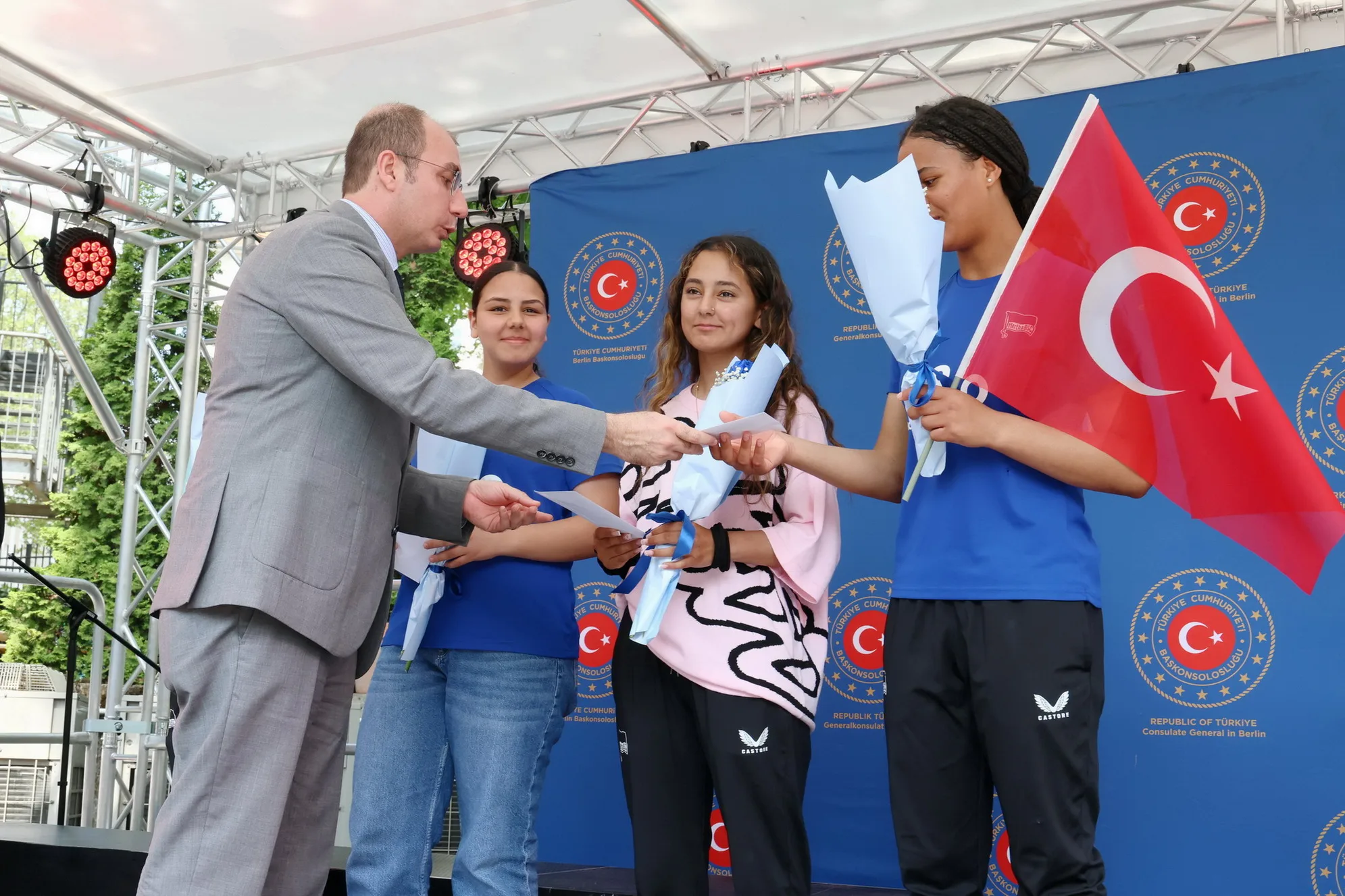 Berlin Başkonsolosluğu’nda 23 Nisan ve 19 Mayıs Coşkusu