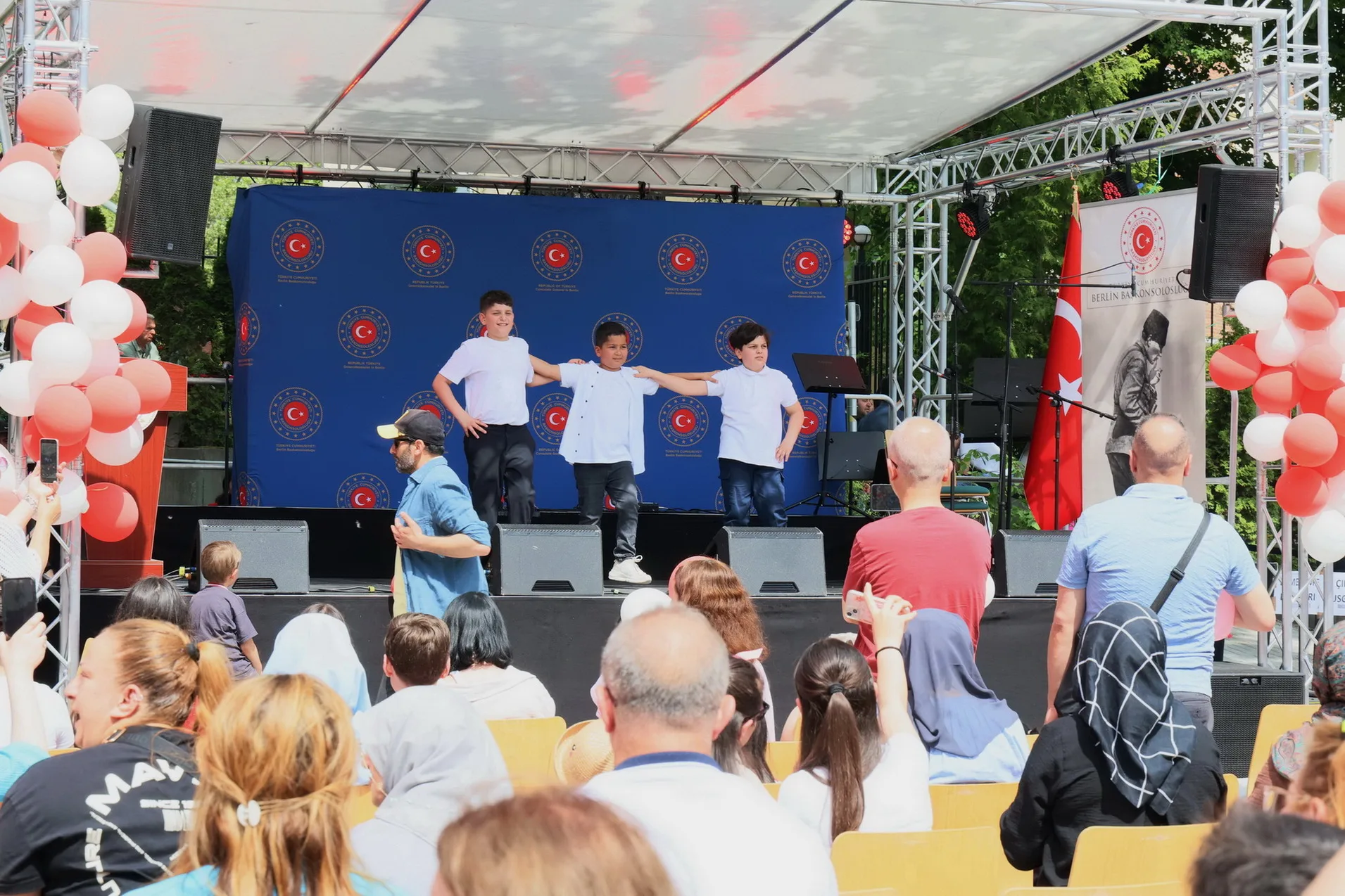 Berlin Başkonsolosluğu’nda 23 Nisan ve 19 Mayıs Coşkusu