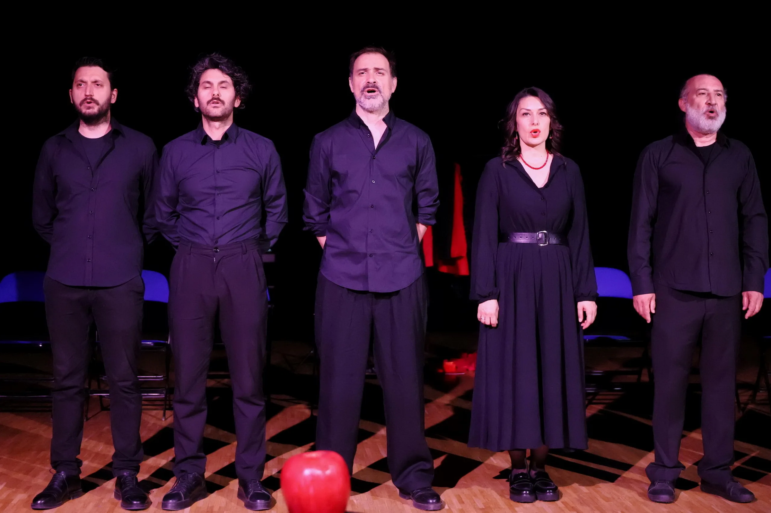 Berlin’de “Can Pazarı” Prömiyeri: Şiddetin Kanıksanan Yüzü Seyirciyle Hesaplaştı