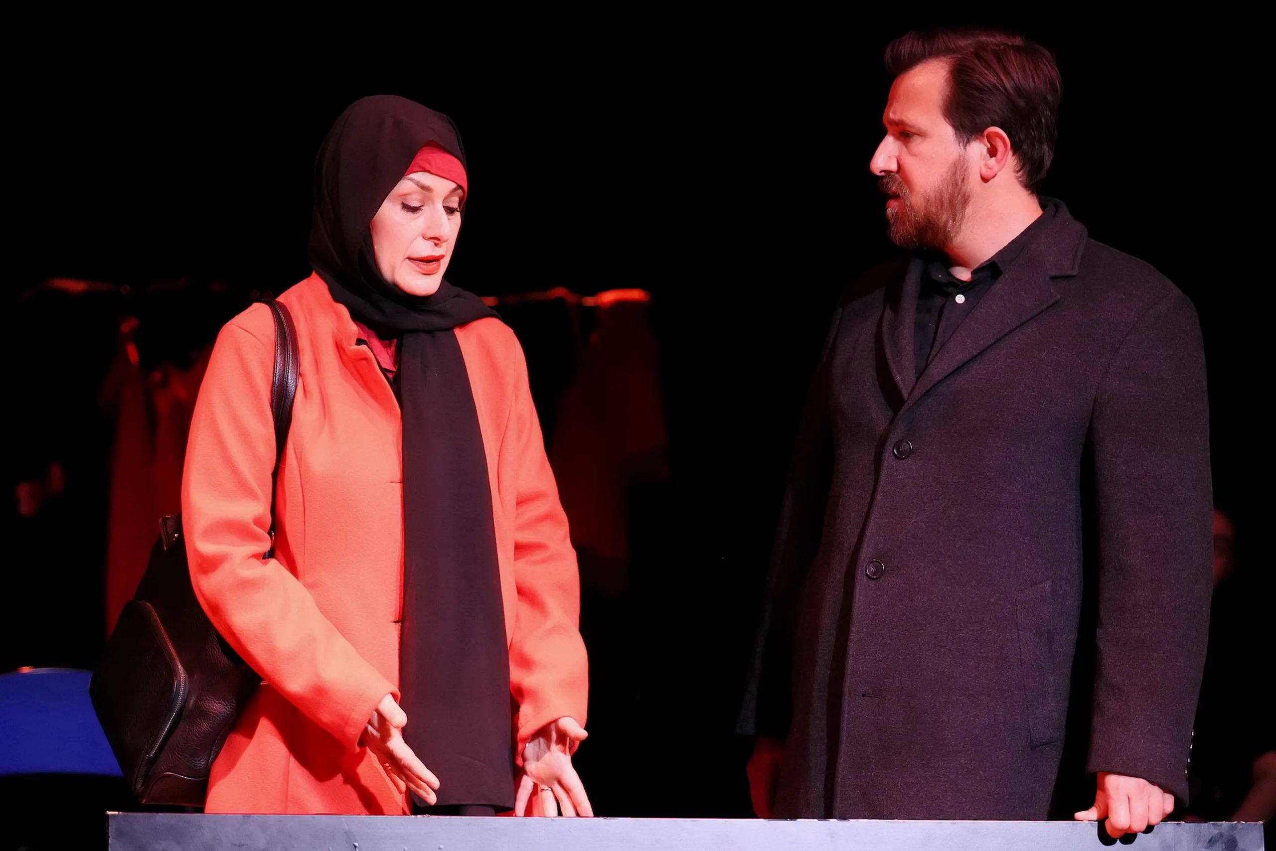 Berlin’de “Can Pazarı” Prömiyeri: Şiddetin Kanıksanan Yüzü Seyirciyle Hesaplaştı