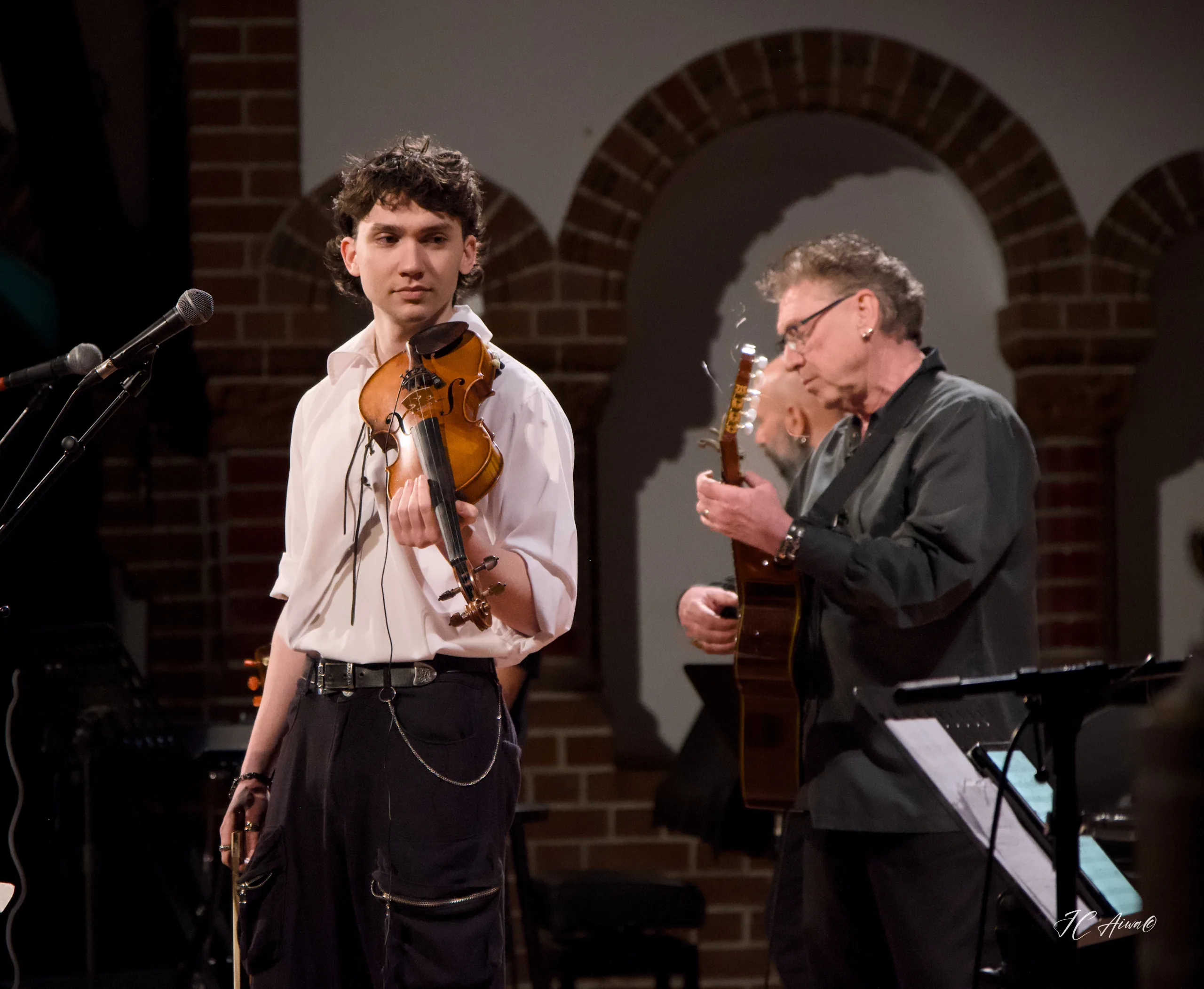 Paul Dwyer Berlin’de Kültürlerarası Müzik Rüzgârı Estirdi