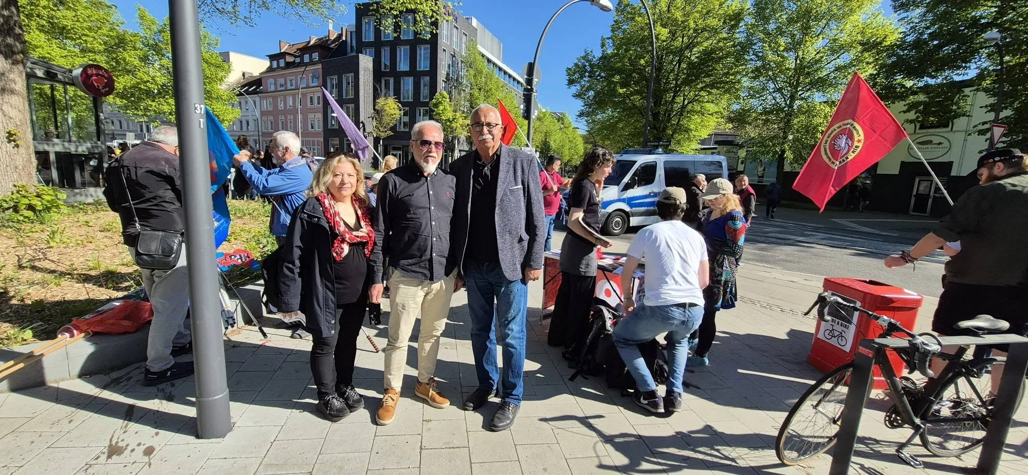 Hamburg’da 1 Mayıs Coşkusu: Binlerce Kişi Emek, Dayanışma ve Özgürlük İçin Yürüdü