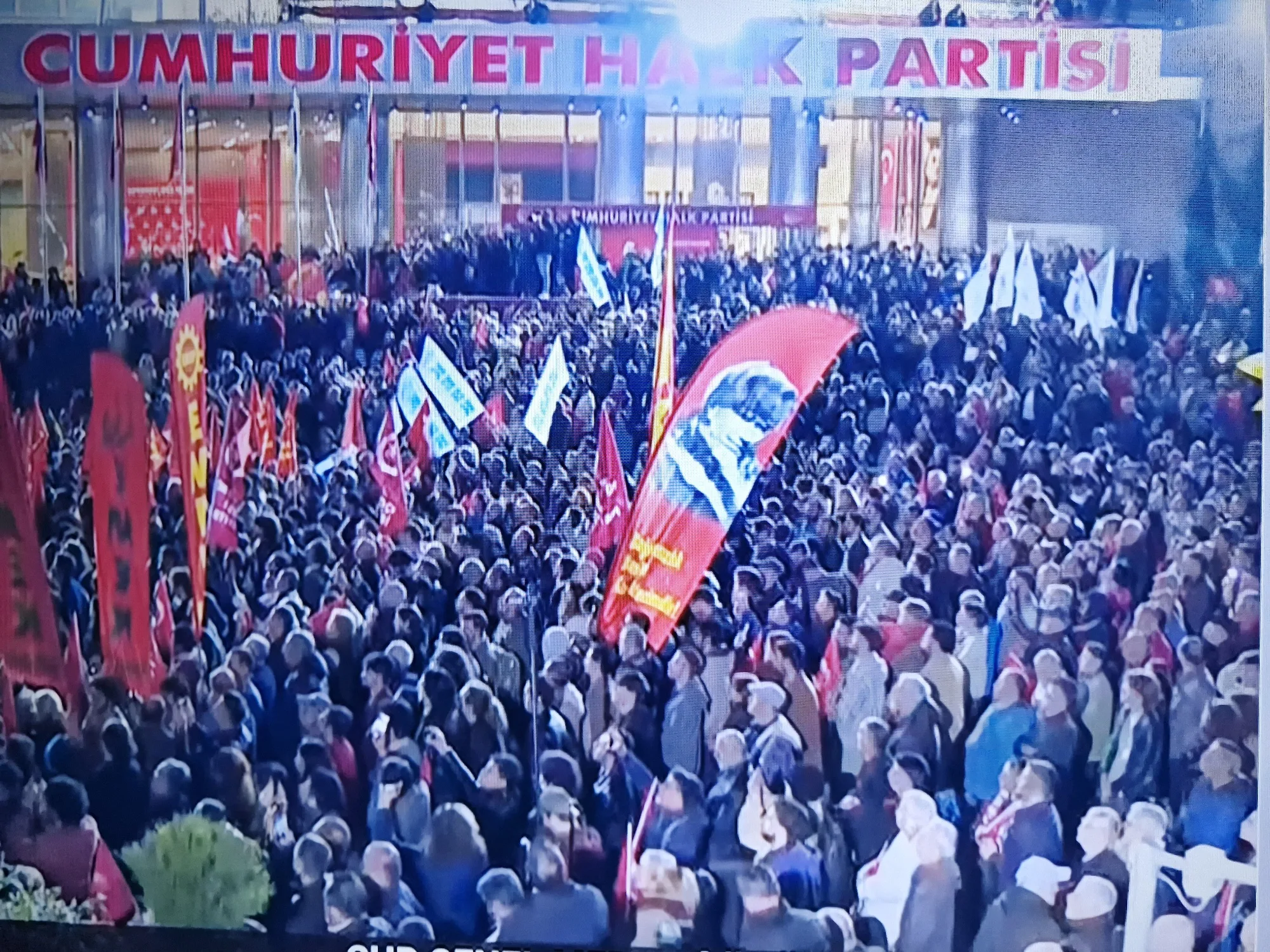 CHP Genel Merkezi’nde Gergin Gece