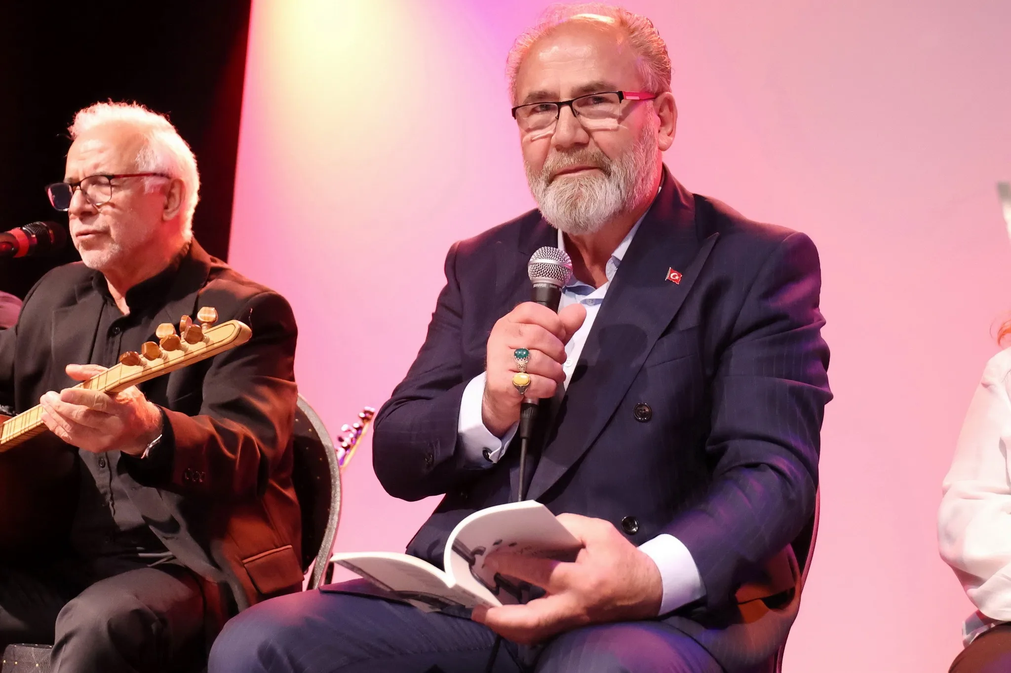 Berlin’de Sanat Dolu Gece: “Niye İncittiler” Türkülerle Yankılandı
