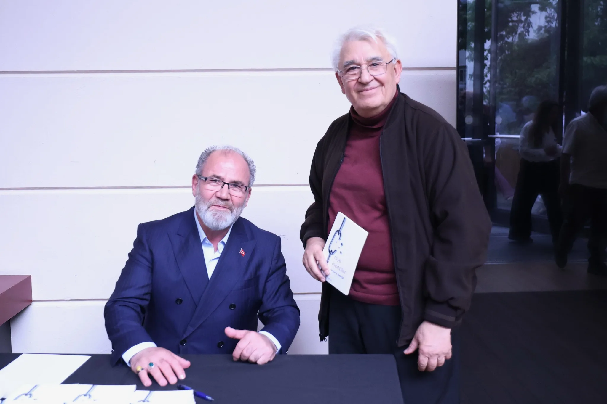Berlin’de Sanat Dolu Gece: “Niye İncittiler” Türkülerle Yankılandı
