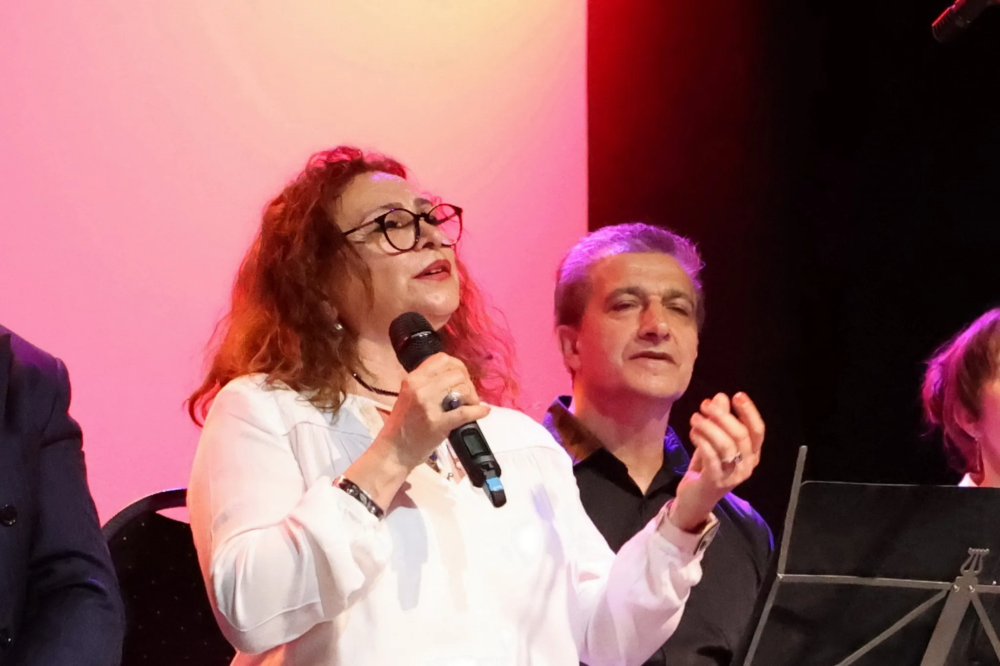 Berlin’de Sanat Dolu Gece: “Niye İncittiler” Türkülerle Yankılandı