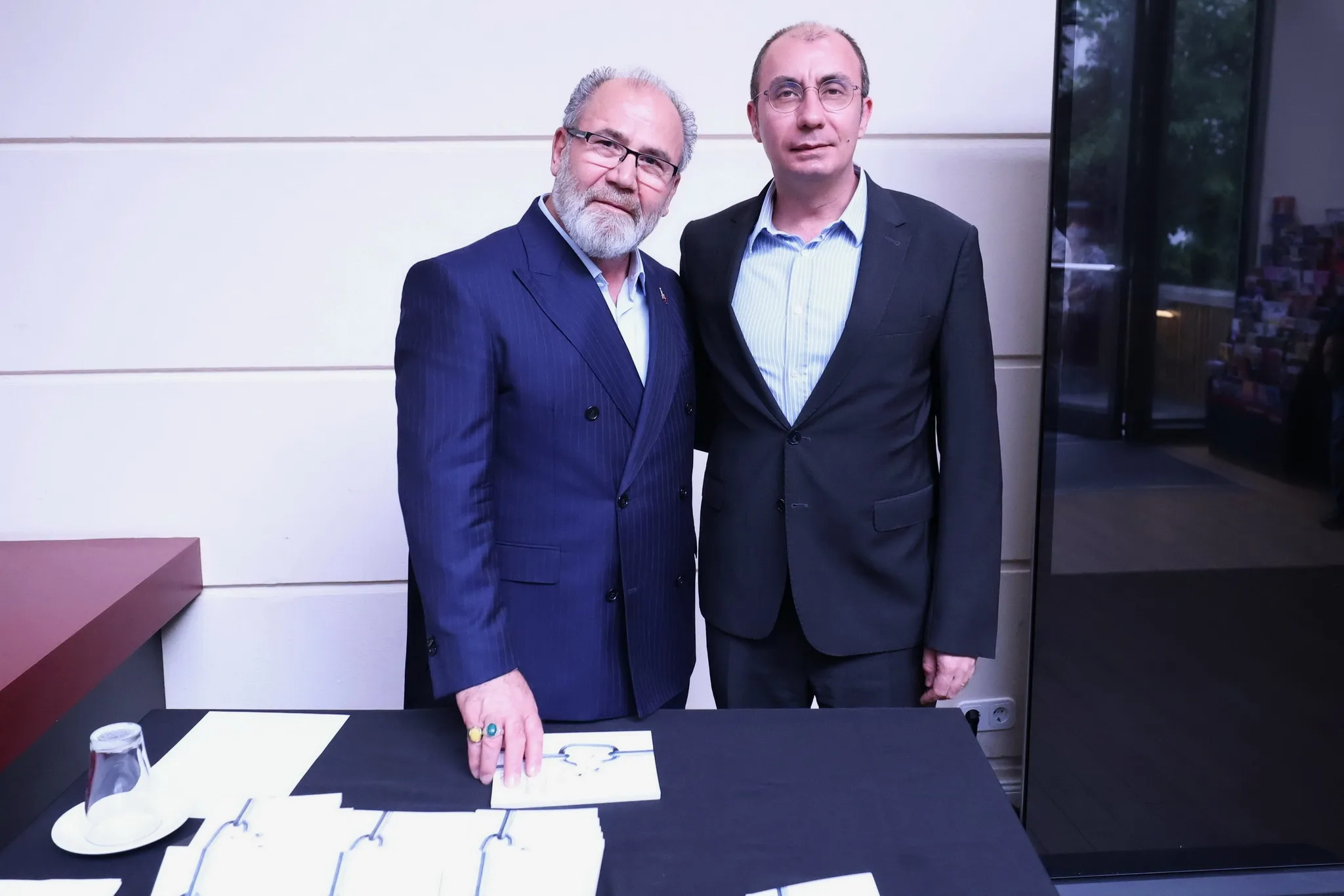 Berlin’de Sanat Dolu Gece: “Niye İncittiler” Türkülerle Yankılandı