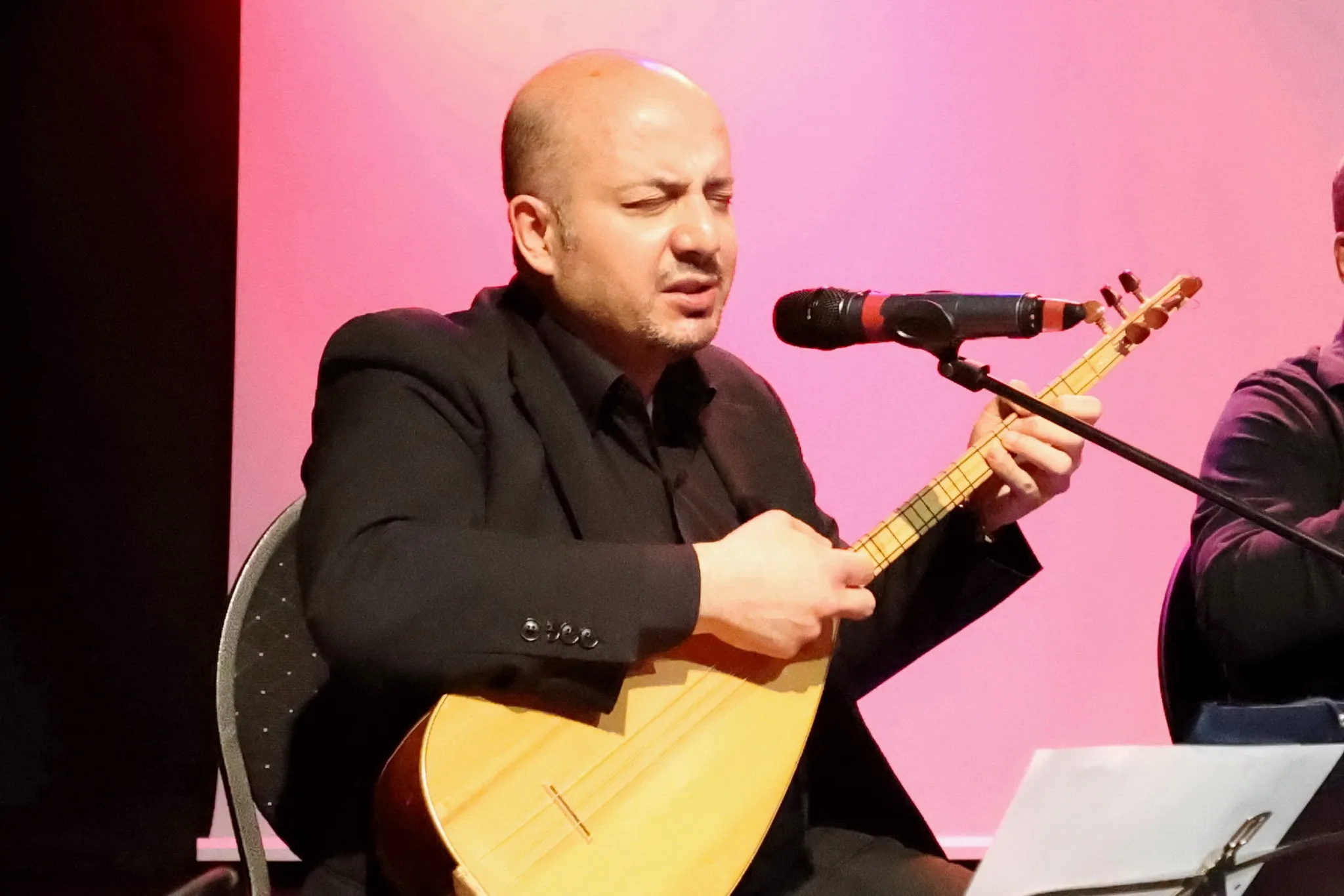 Berlin’de Sanat Dolu Gece: “Niye İncittiler” Türkülerle Yankılandı