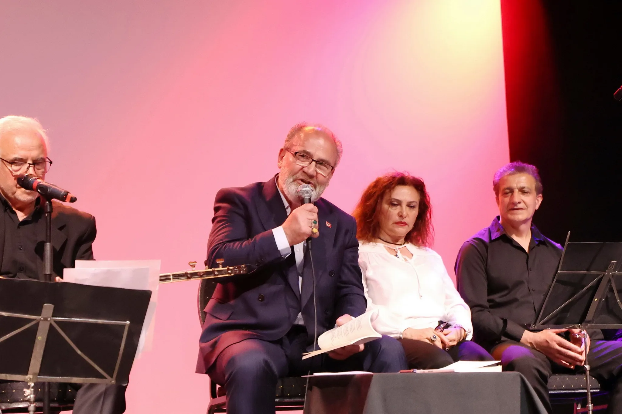 Berlin’de Sanat Dolu Gece: “Niye İncittiler” Türkülerle Yankılandı