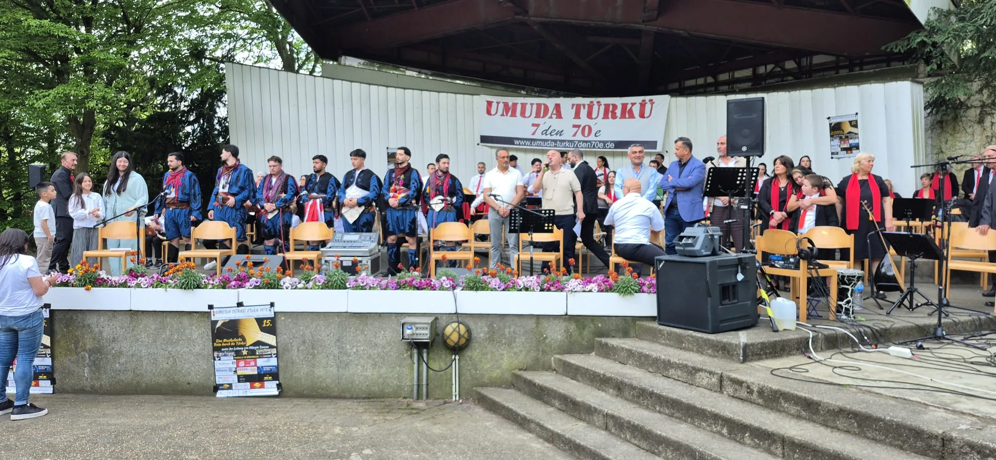 Hamburg`dan Türkülerle Umut, Barış ve Dayanışma Mesajı