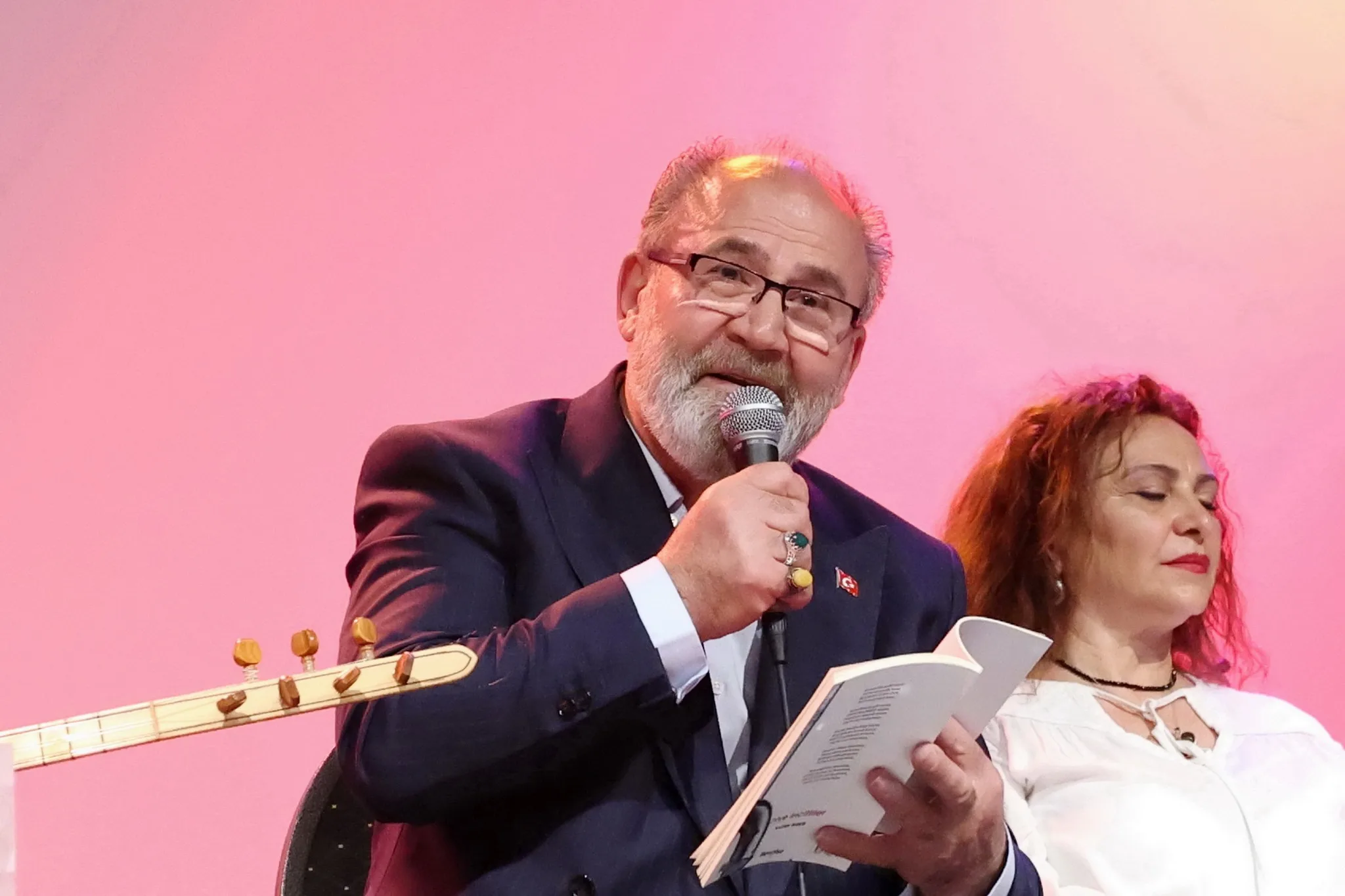 Berlin’de Sanat Dolu Gece: “Niye İncittiler” Türkülerle Yankılandı