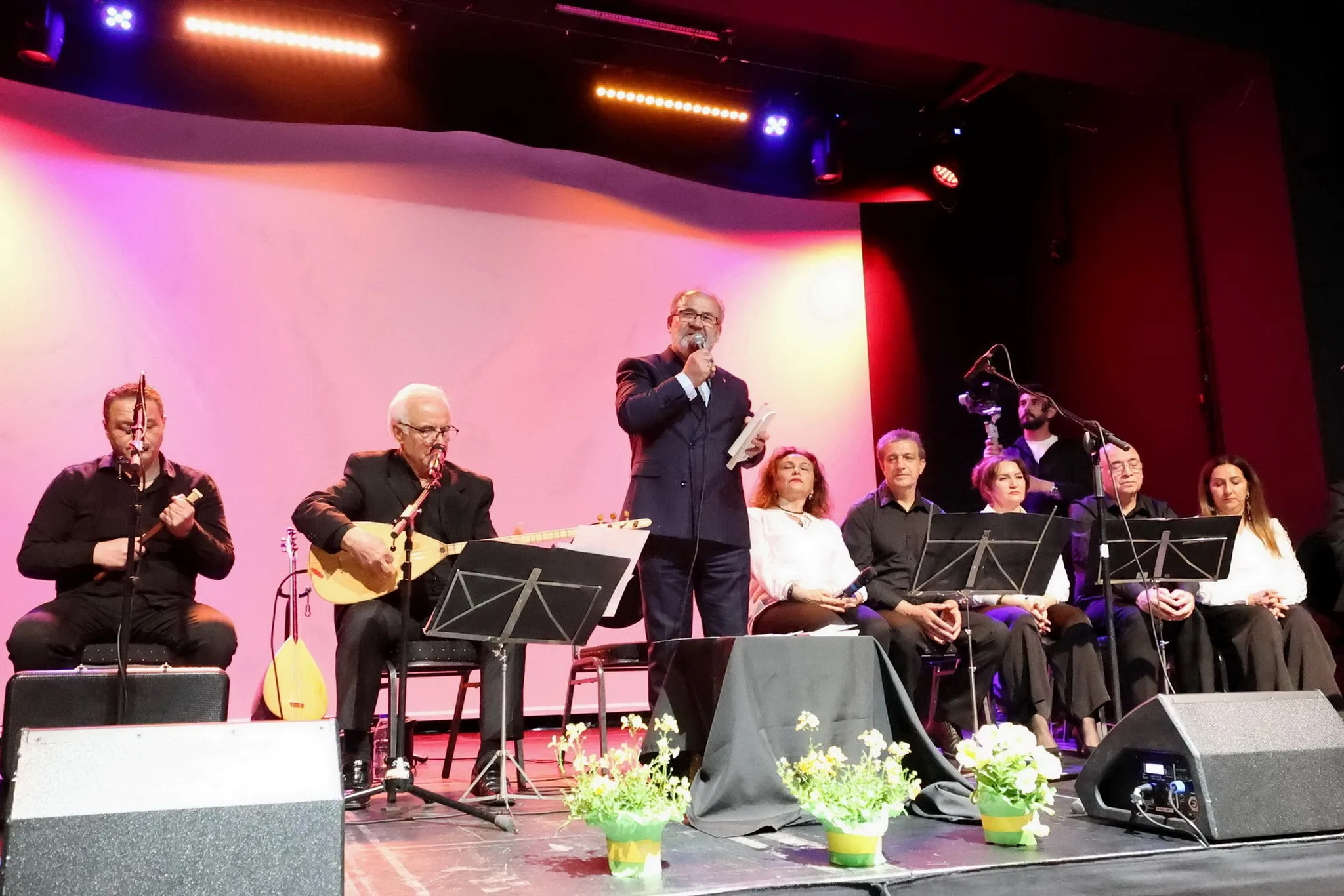 Berlin’de Sanat Dolu Gece: “Niye İncittiler” Türkülerle Yankılandı