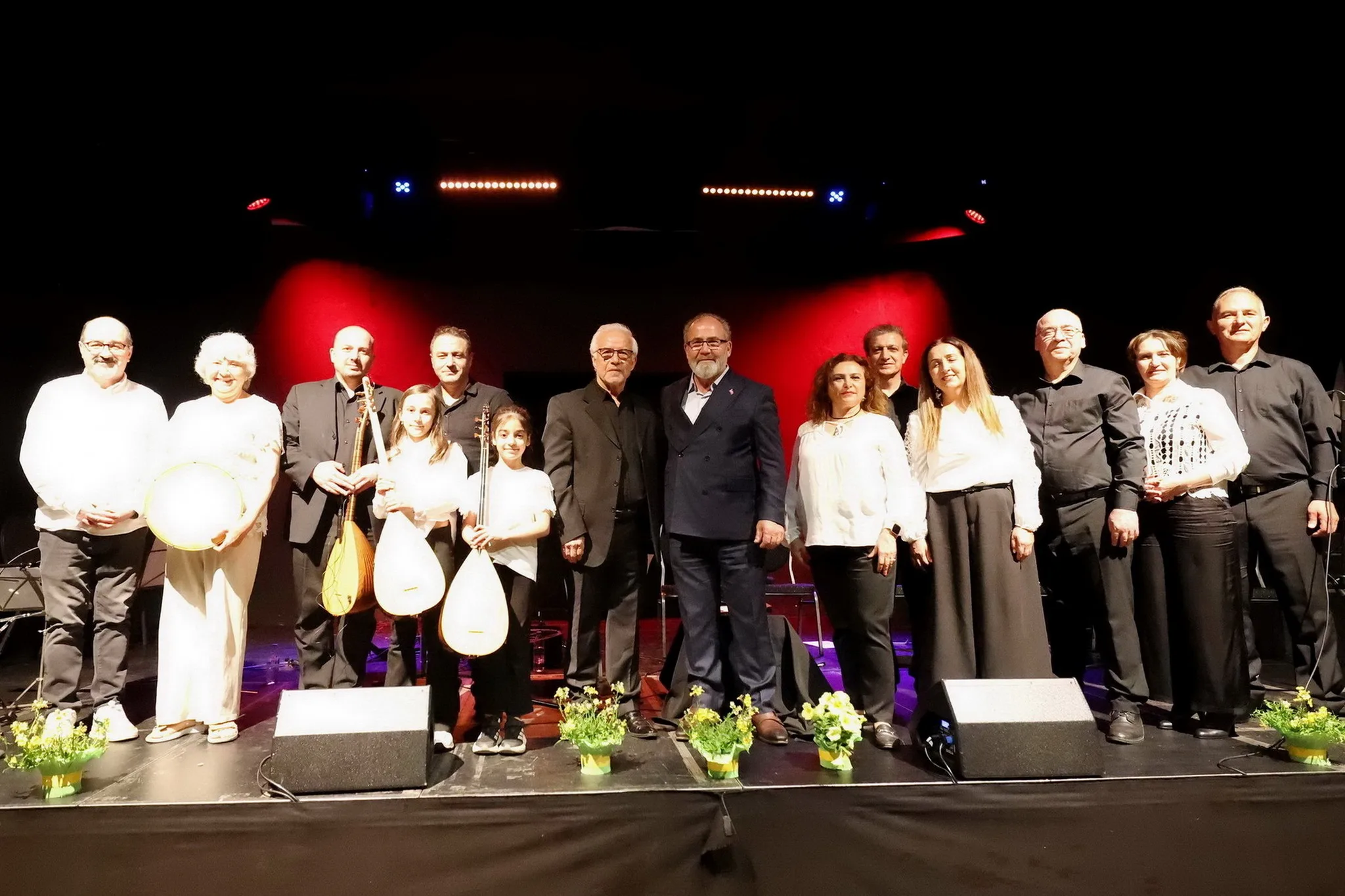 Berlin’de Sanat Dolu Gece: “Niye İncittiler” Türkülerle Yankılandı