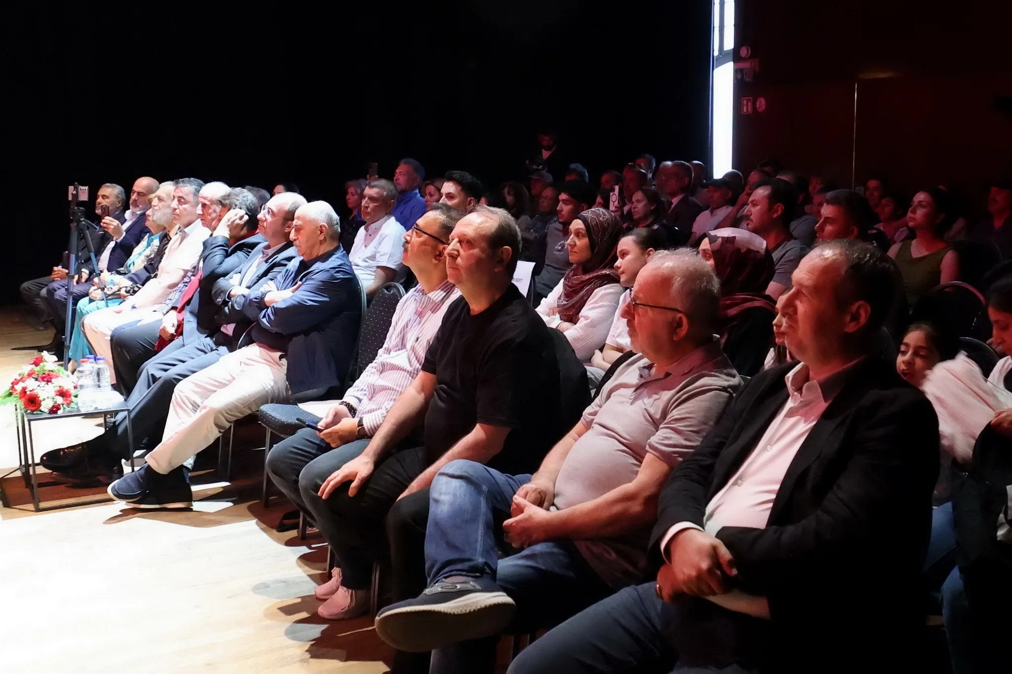 Berlin’de Sanat Dolu Gece: “Niye İncittiler” Türkülerle Yankılandı