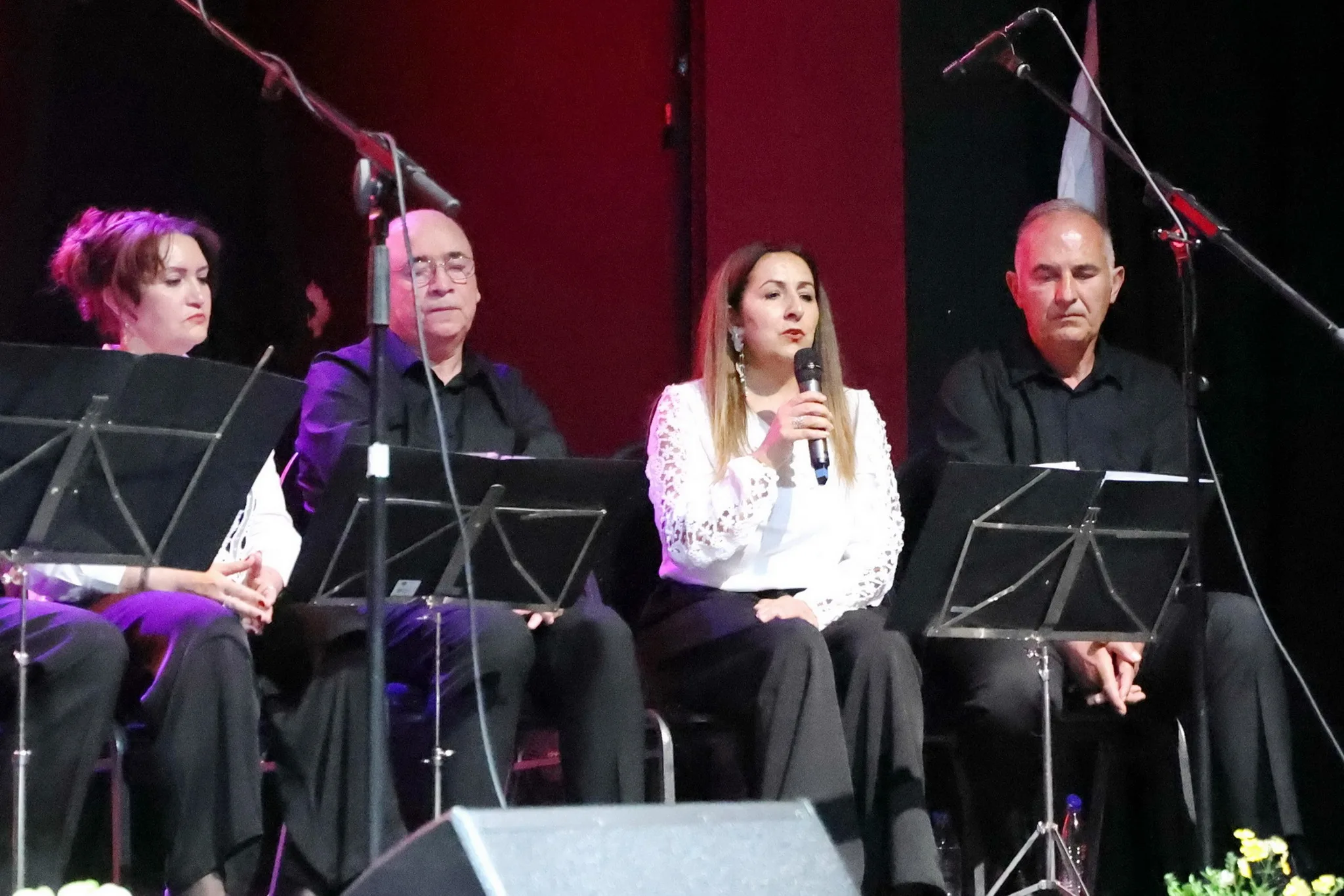 Berlin’de Sanat Dolu Gece: “Niye İncittiler” Türkülerle Yankılandı