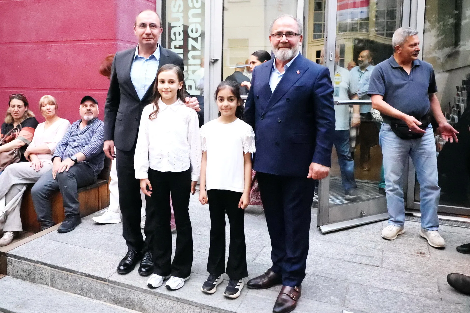 Berlin’de Sanat Dolu Gece: “Niye İncittiler” Türkülerle Yankılandı