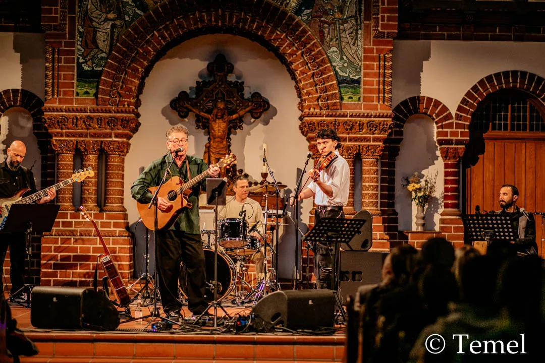 Paul Dwyer Berlin’de Kültürlerarası Müzik Rüzgârı Estirdi