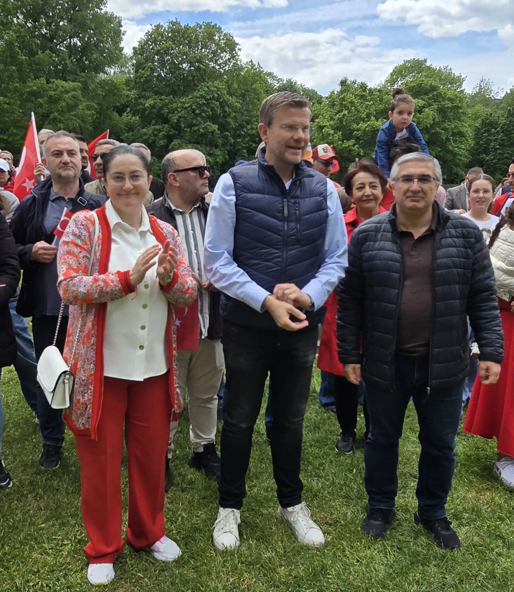 Nürnberg’de Coşkulu 19 Mayıs Yürüyüşü: “Hepimiz Atatürk’üz”