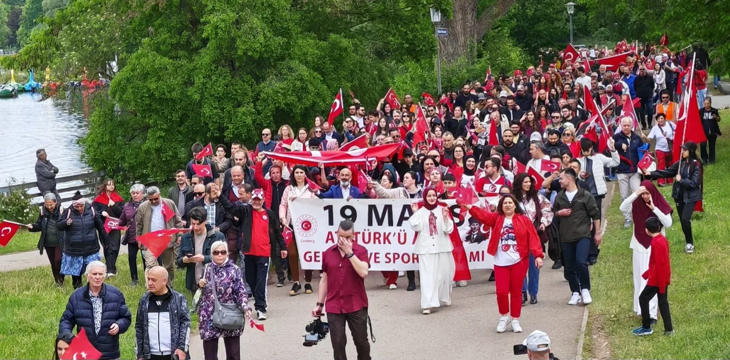 Nürnberg’de Coşkulu 19 Mayıs Yürüyüşü: “Hepimiz Atatürk’üz”