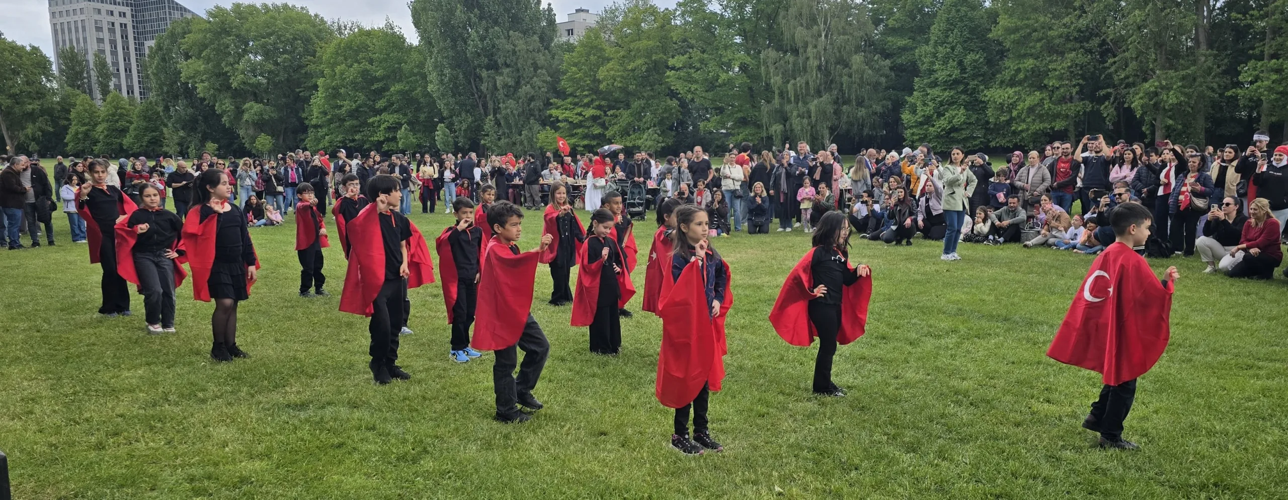 Nürnberg’de Coşkulu 19 Mayıs Yürüyüşü: “Hepimiz Atatürk’üz”