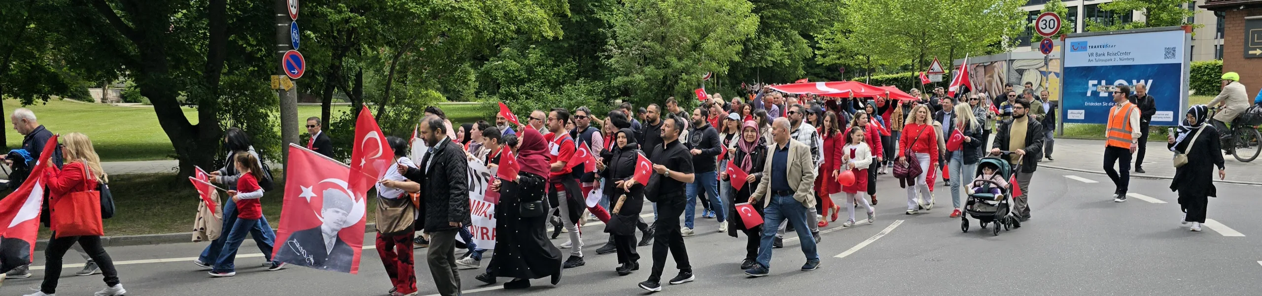 Nürnberg’de Coşkulu 19 Mayıs Yürüyüşü: “Hepimiz Atatürk’üz”